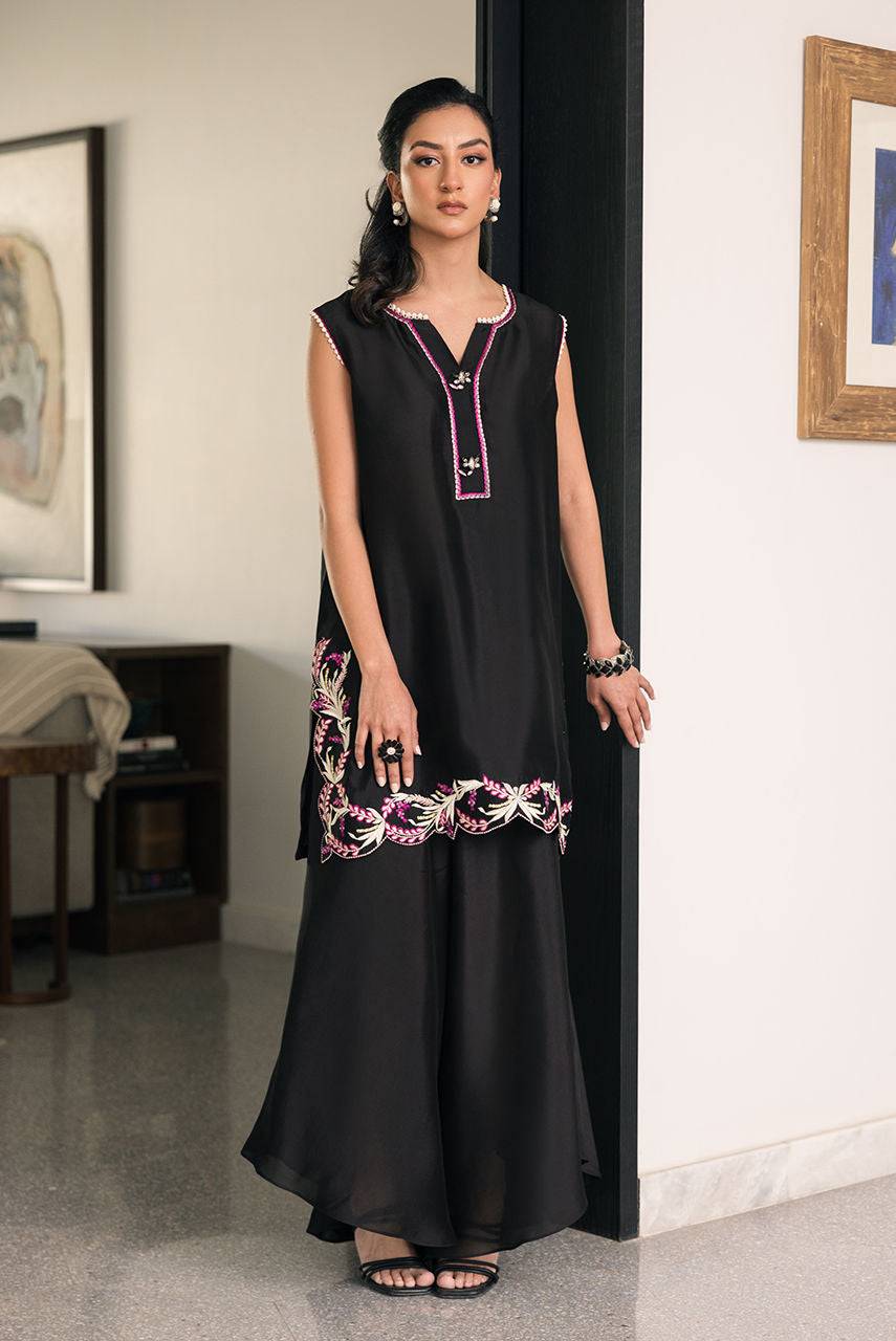 Deepak Perwani | Eid Edit 25 | Kut330 by Maria Faisal - Registered Vendor of : Deepak Perwani - type : Ladies Clothes - 100% original wedding dresses