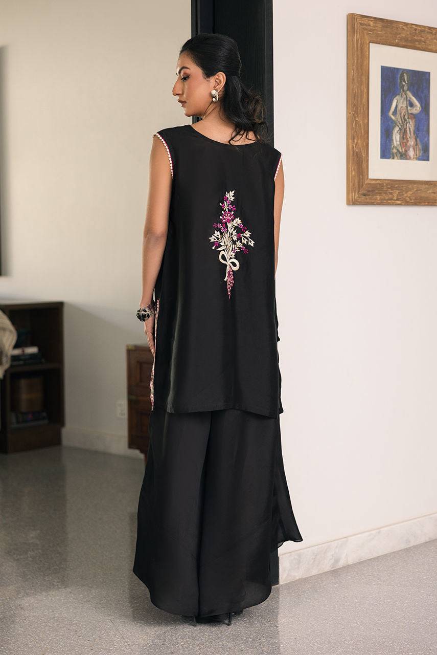 Deepak Perwani | Eid Edit 25 | Kut330 by Maria Faisal - Registered Vendor of : Deepak Perwani - type : Ladies Clothes - 100% original wedding dresses