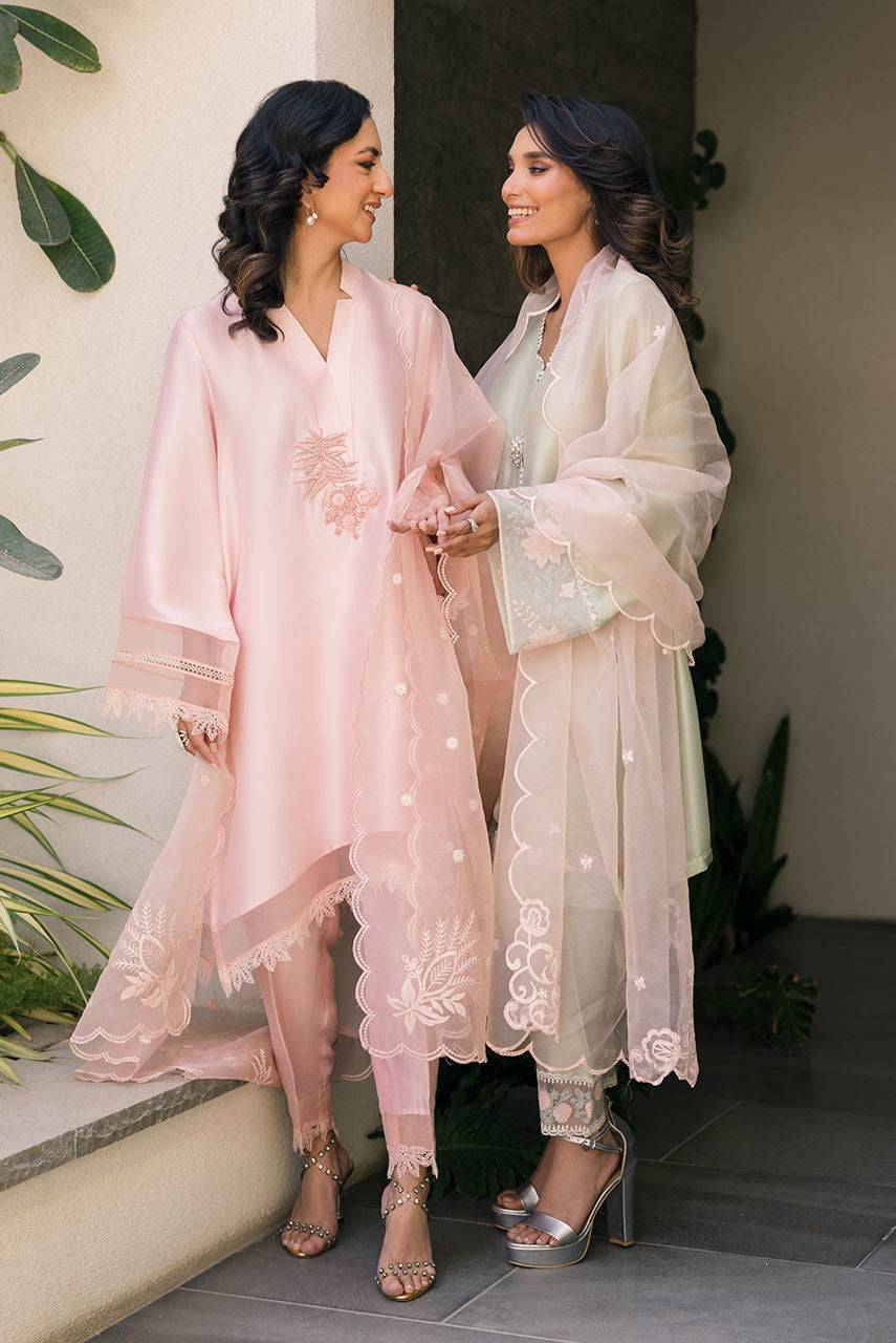 Deepak Perwani | Eid Edit 25 | Kut322 by Maria Faisal - Registered Vendor of : Deepak Perwani - type : Ladies Clothes - 100% original wedding dresses