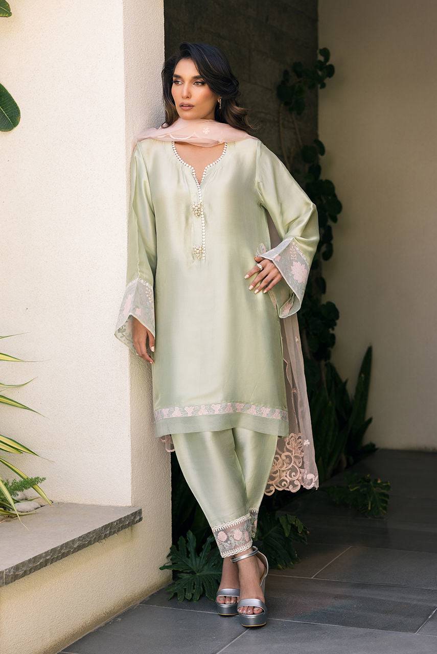 Deepak Perwani | Eid Edit 25 | Kut329 by Maria Faisal - Registered Vendor of : Deepak Perwani - type : Ladies Clothes - 100% original wedding dresses