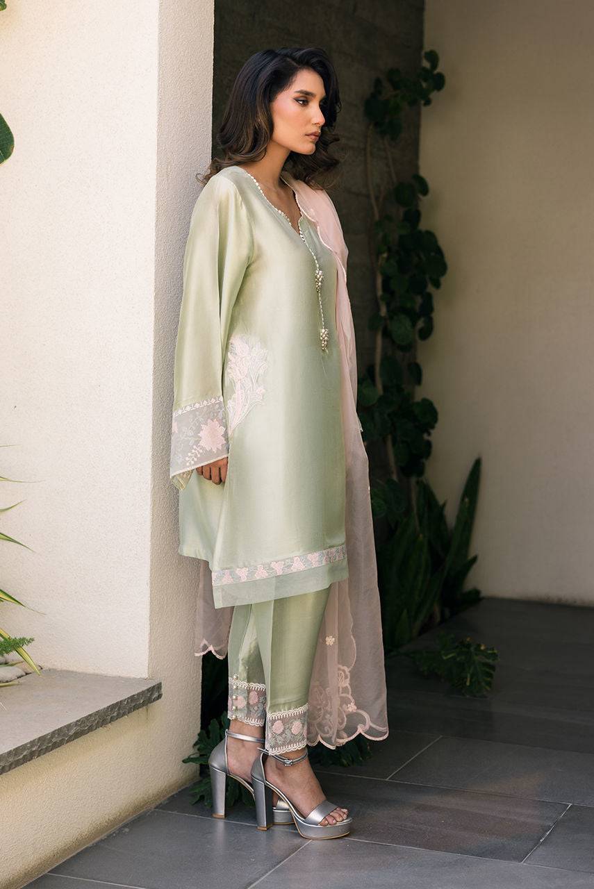 Deepak Perwani | Eid Edit 25 | Kut329 by Maria Faisal - Registered Vendor of : Deepak Perwani - type : Ladies Clothes - 100% original wedding dresses
