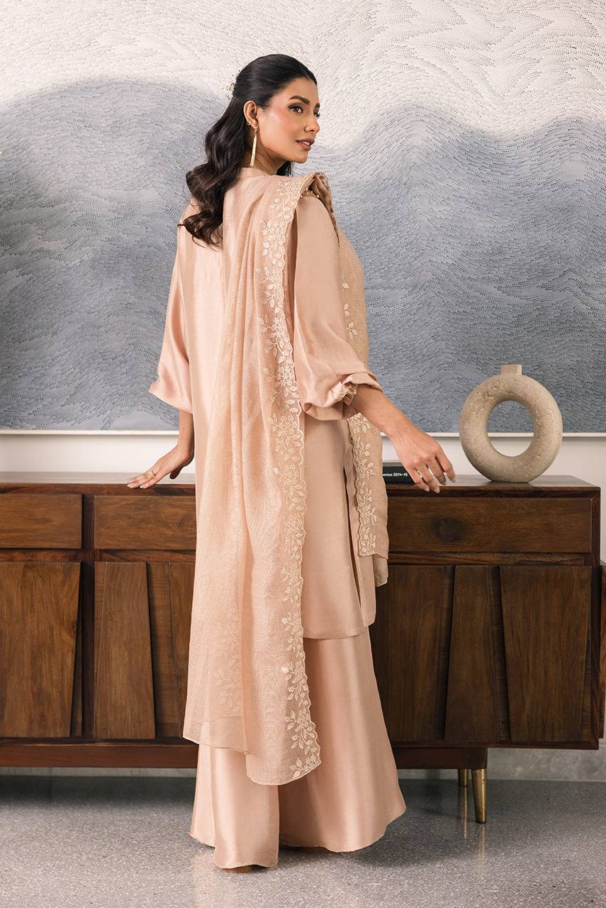 Deepak Perwani | Eid Edit 25 | Kut332 by Maria Faisal - Registered Vendor of : Deepak Perwani - type : Ladies Clothes - 100% original wedding dresses