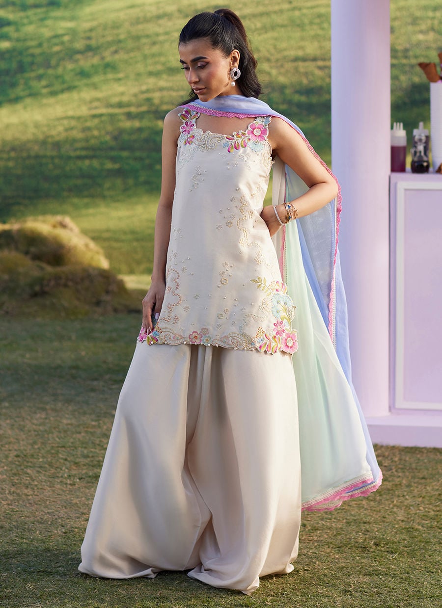 Farah Talib Aziz | Luna Eid 26 | Aira Shirt And Dupatta - Luxury Dress - available at Maria Faisal in UK and USA.