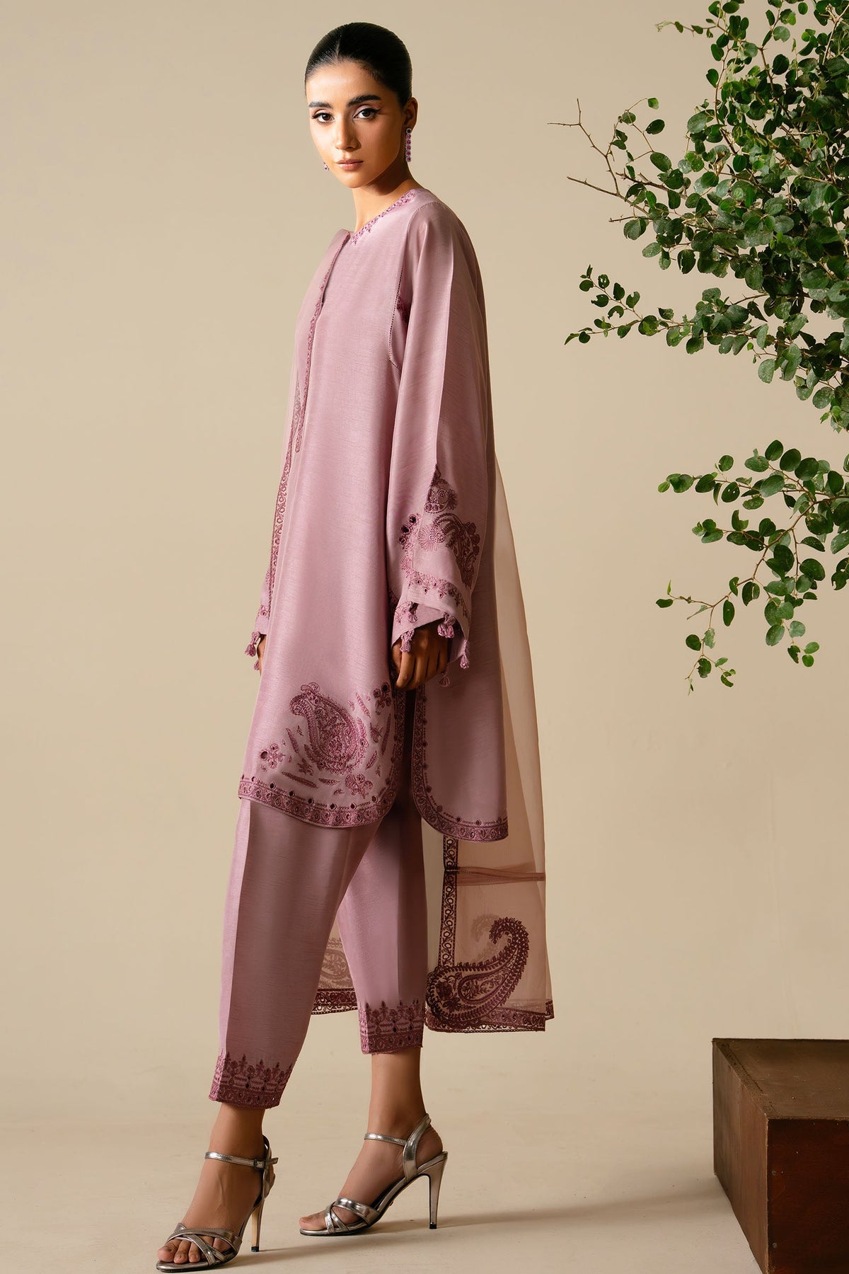 Zaha | Serae Pret | FLORAYNE - Formal Dress - available at Maria Faisal in UK and USA.