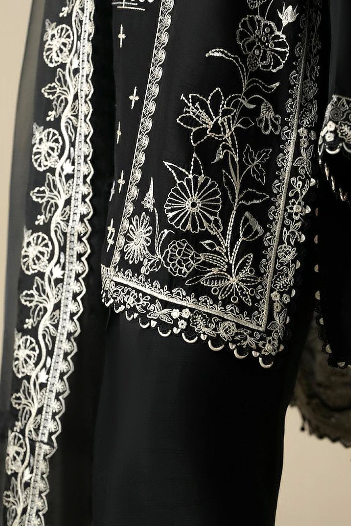 Zaha | Serae Pret |  NOCTIS - Formal Dress - available at Maria Faisal in UK and USA.