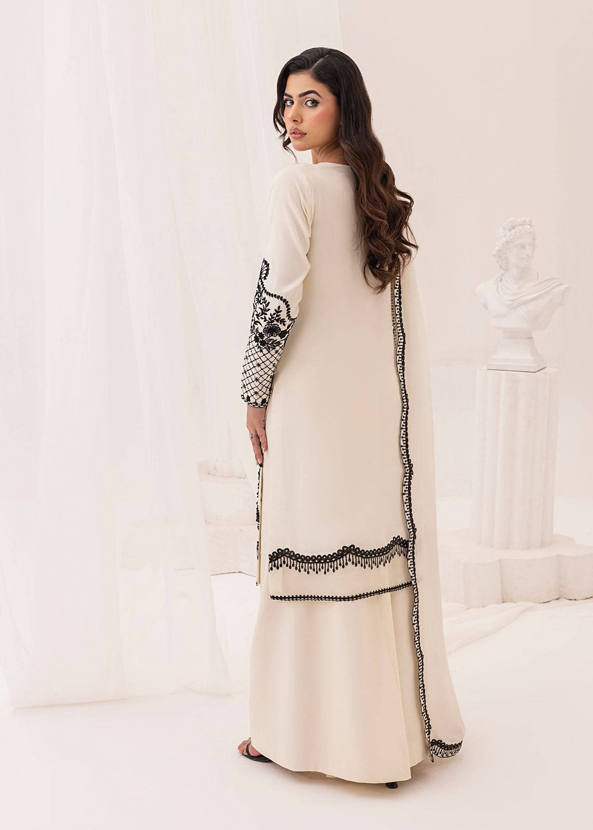 Jamnii | Silk Ivy | Noir Pearl by Maria Faisal - Registered Vendor of : Jamnii - type : Ladies Clothes - 100% original wedding dresses
