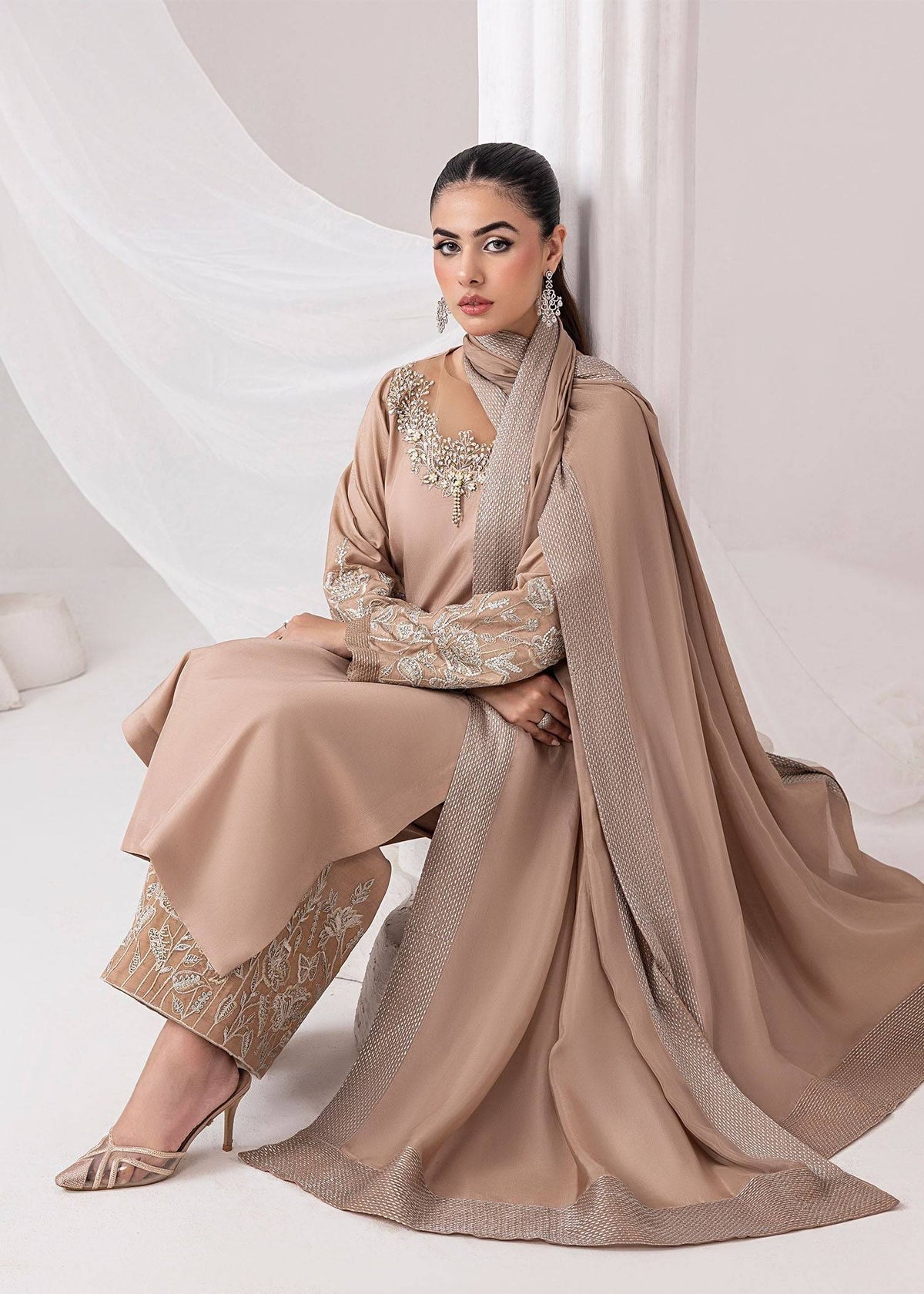 Jamnii | Silk Ivy | Desert Rose by Maria Faisal - Registered Vendor of : Jamnii - type : Ladies Clothes - 100% original wedding dresses