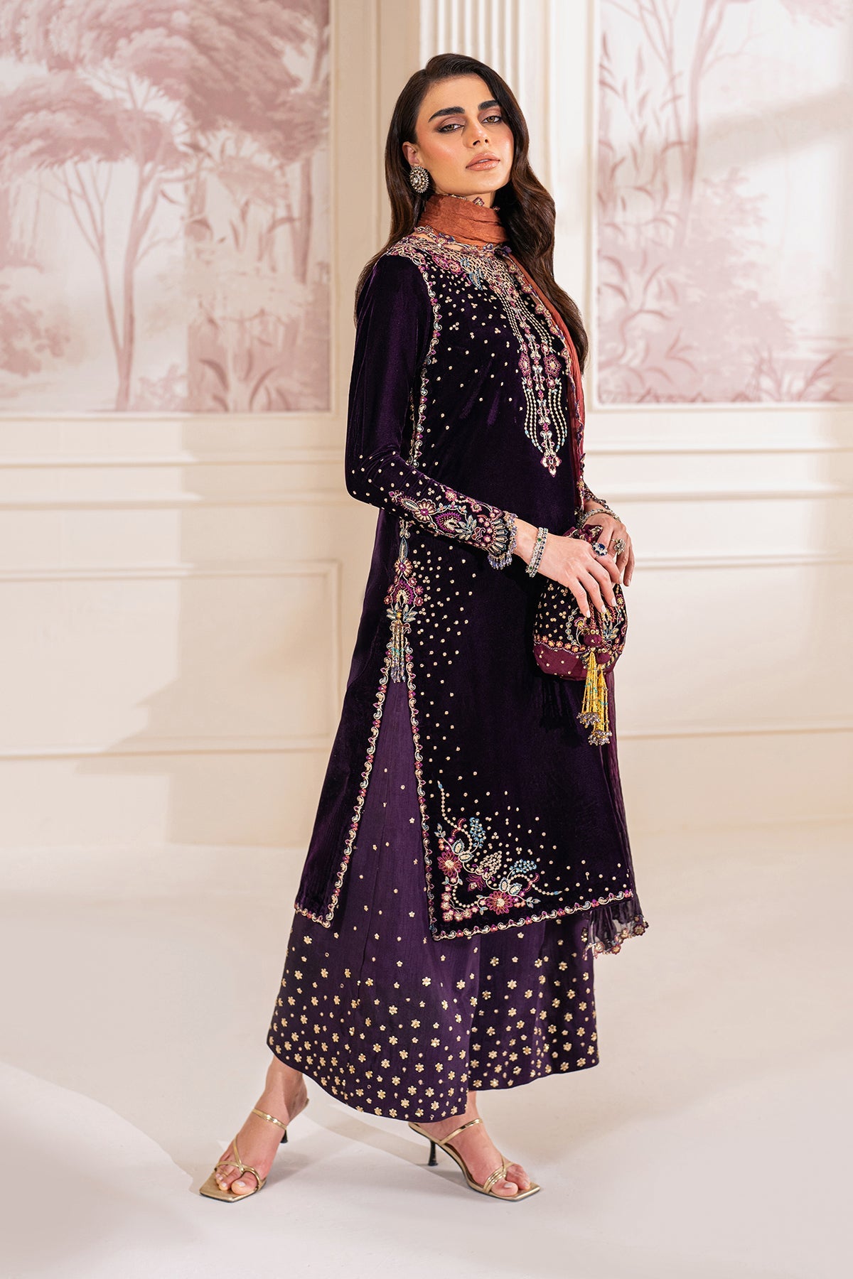 Baroque | Jahanara Luxury Velvet 23 | UF-748 - Designer Dress with Intricate embroidery and embellishments. Shop elegent wedding dress at Maria Faisal.