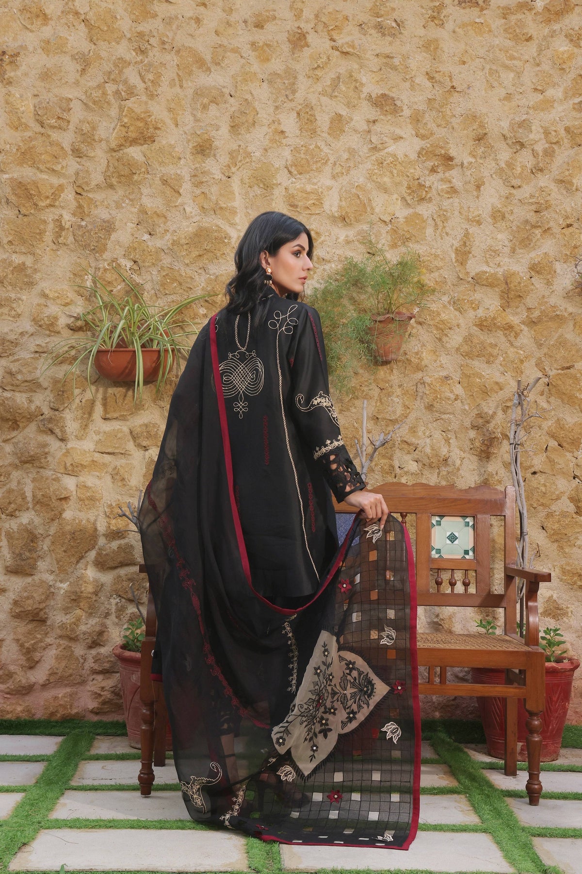 Mona Imran | Ezel Eid 25 |Nazli by Maria Faisal - Registered Vendor of : Mona Imran - type : Ladies Clothes - 100% original wedding dresses