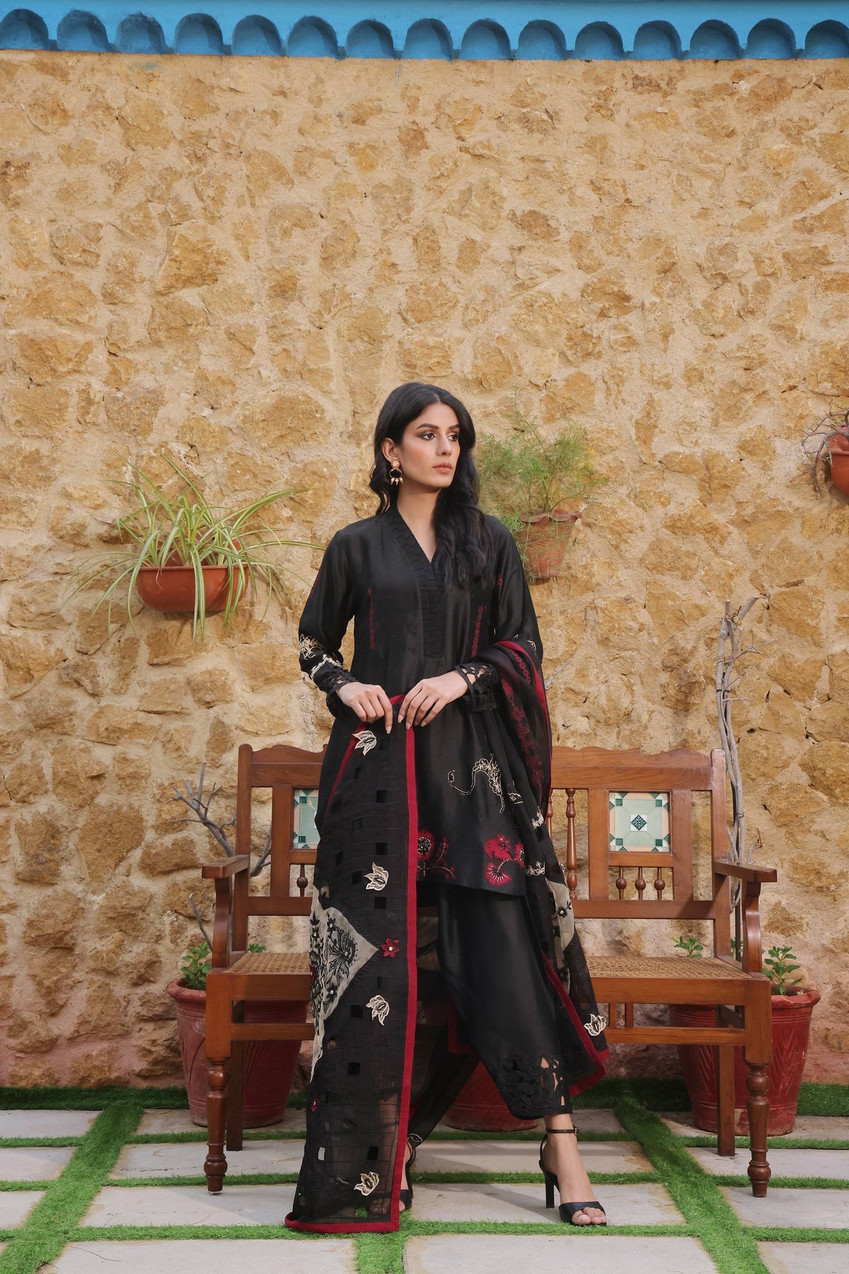 Mona Imran | Ezel Eid 25 |Nazli by Maria Faisal - Registered Vendor of : Mona Imran - type : Ladies Clothes - 100% original wedding dresses