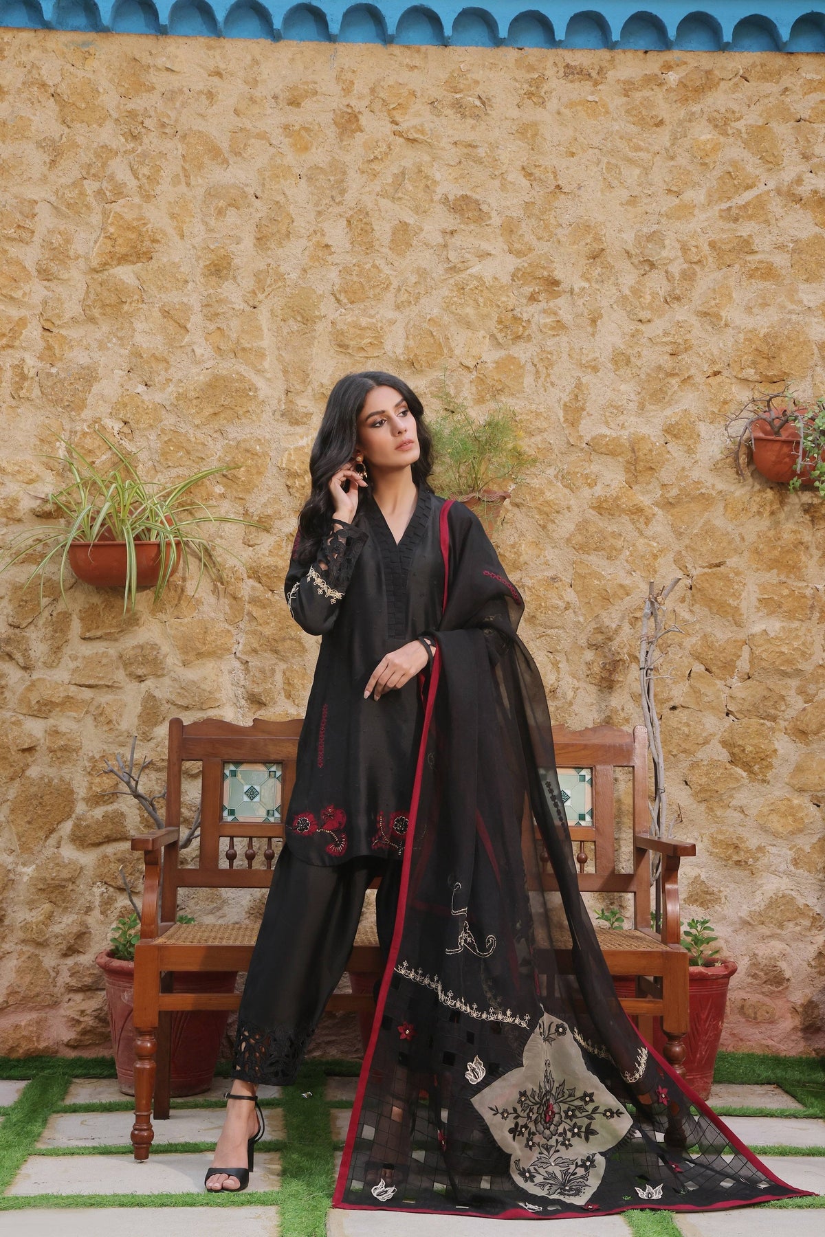 Mona Imran | Ezel Eid 25 |Nazli by Maria Faisal - Registered Vendor of : Mona Imran - type : Ladies Clothes - 100% original wedding dresses