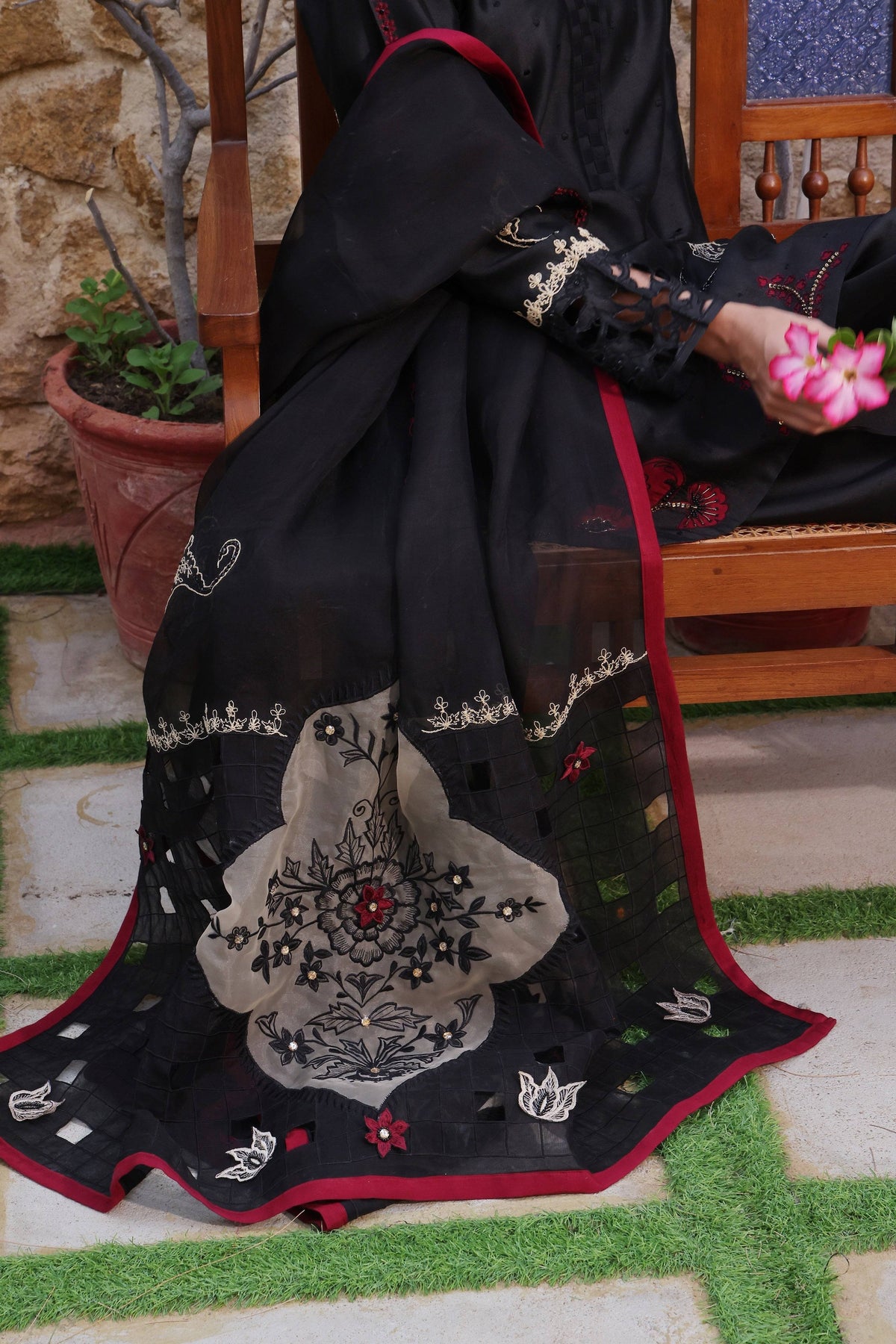 Mona Imran | Ezel Eid 25 |Nazli by Maria Faisal - Registered Vendor of : Mona Imran - type : Ladies Clothes - 100% original wedding dresses