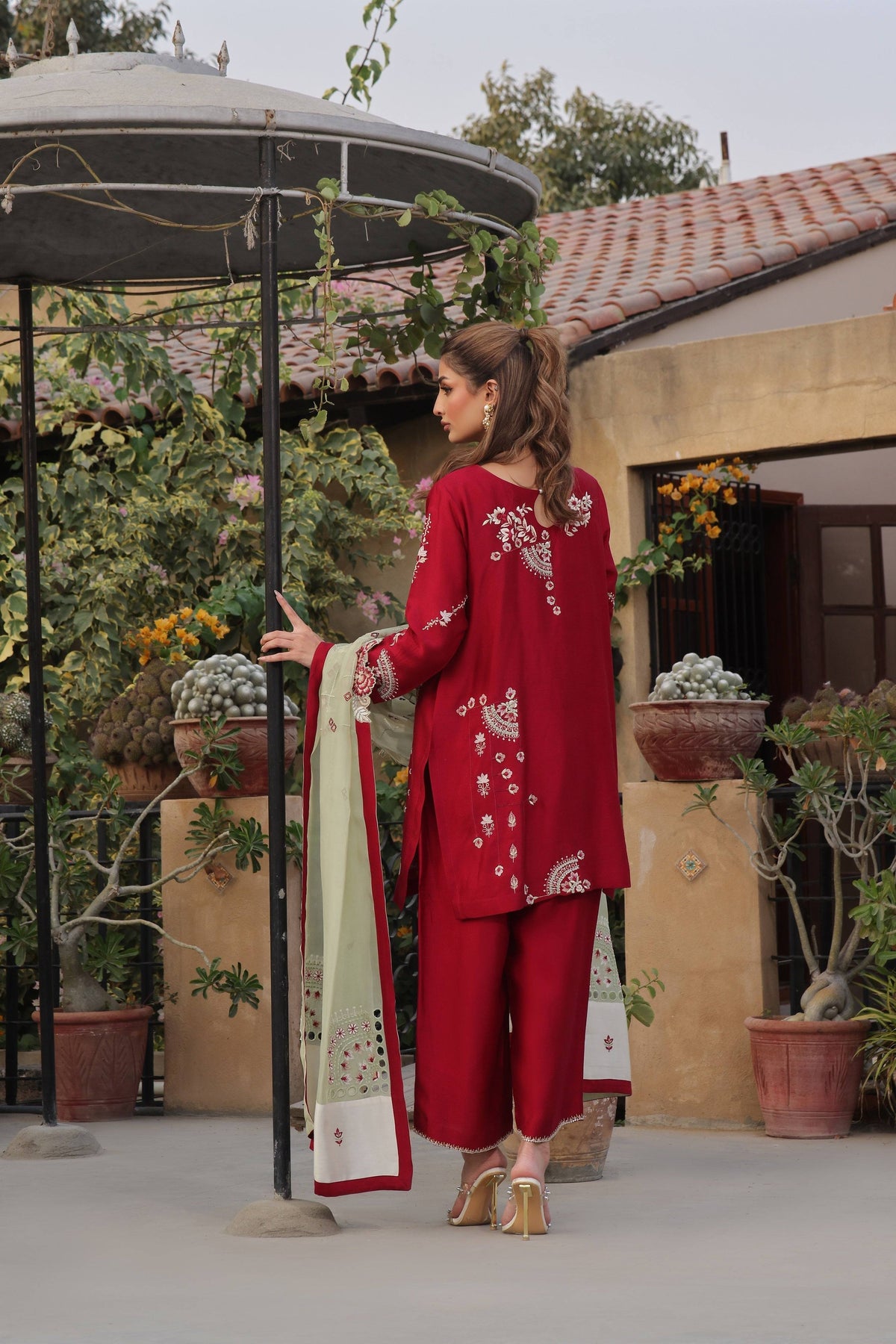 Mona Imran | Ezel Eid 25 | Claude by Maria Faisal - Registered Vendor of : Mona Imran - type : Ladies Clothes - 100% original wedding dresses