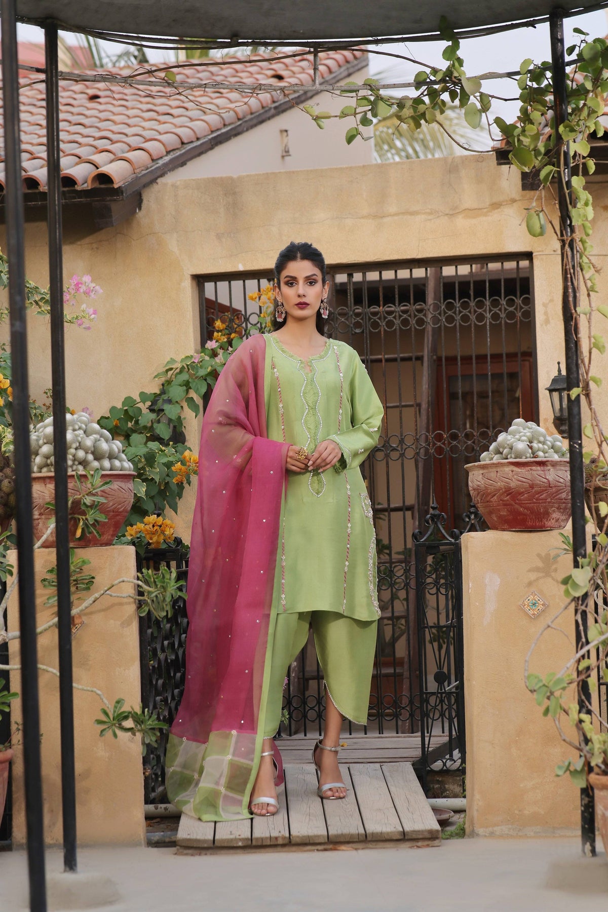 Mona Imran | Ezel Eid 25 | Gulrukh by Maria Faisal - Registered Vendor of : Mona Imran - type : Ladies Clothes - 100% original wedding dresses