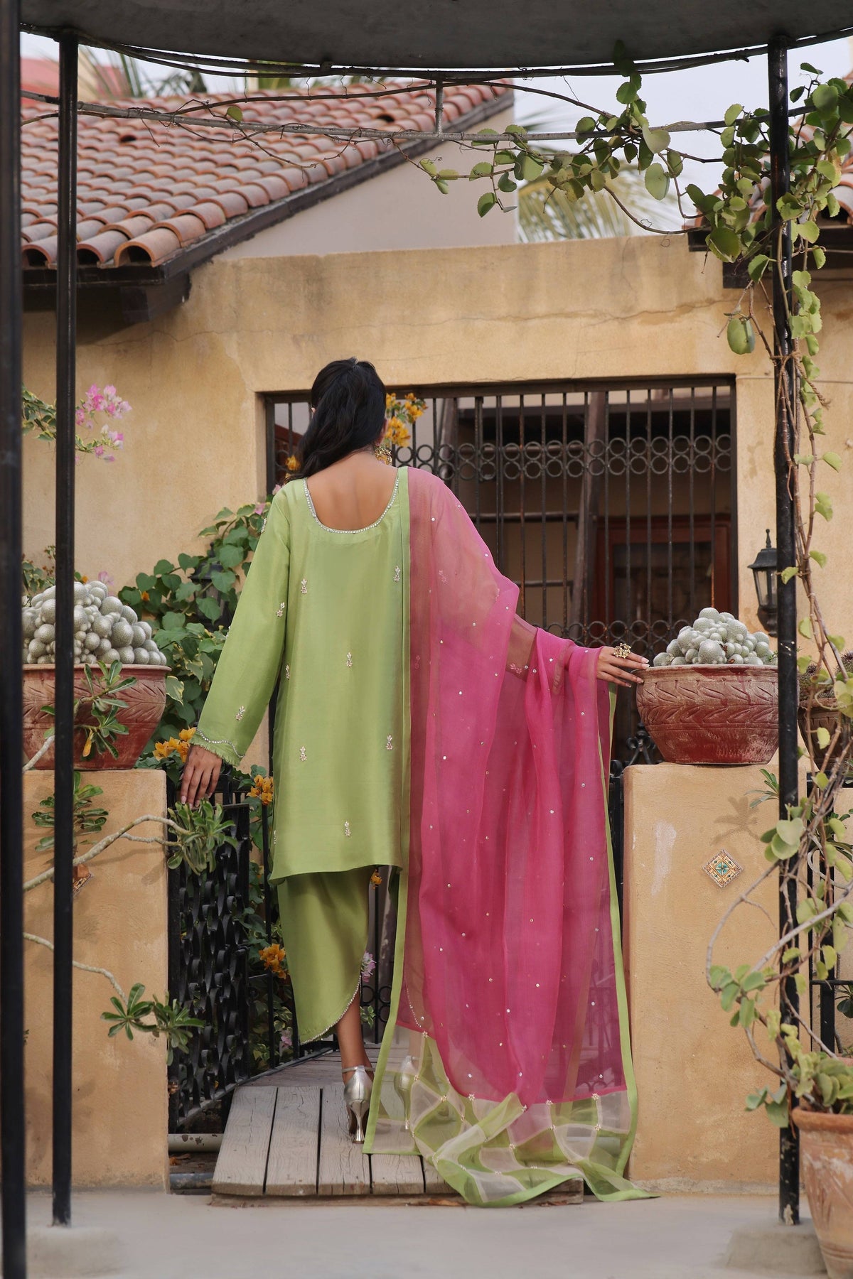 Mona Imran | Ezel Eid 25 | Gulrukh by Maria Faisal - Registered Vendor of : Mona Imran - type : Ladies Clothes - 100% original wedding dresses
