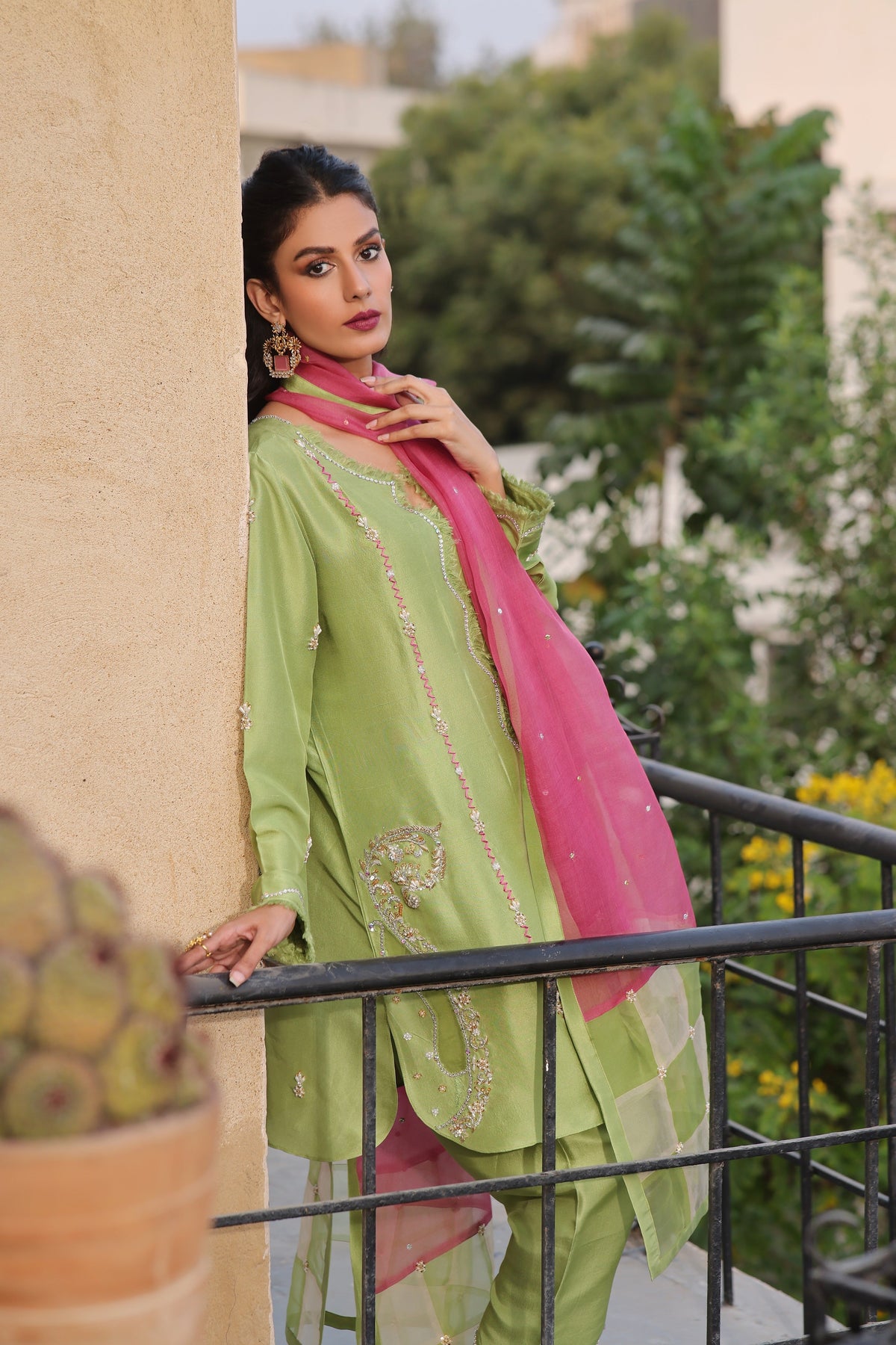 Mona Imran | Ezel Eid 25 | Gulrukh by Maria Faisal - Registered Vendor of : Mona Imran - type : Ladies Clothes - 100% original wedding dresses