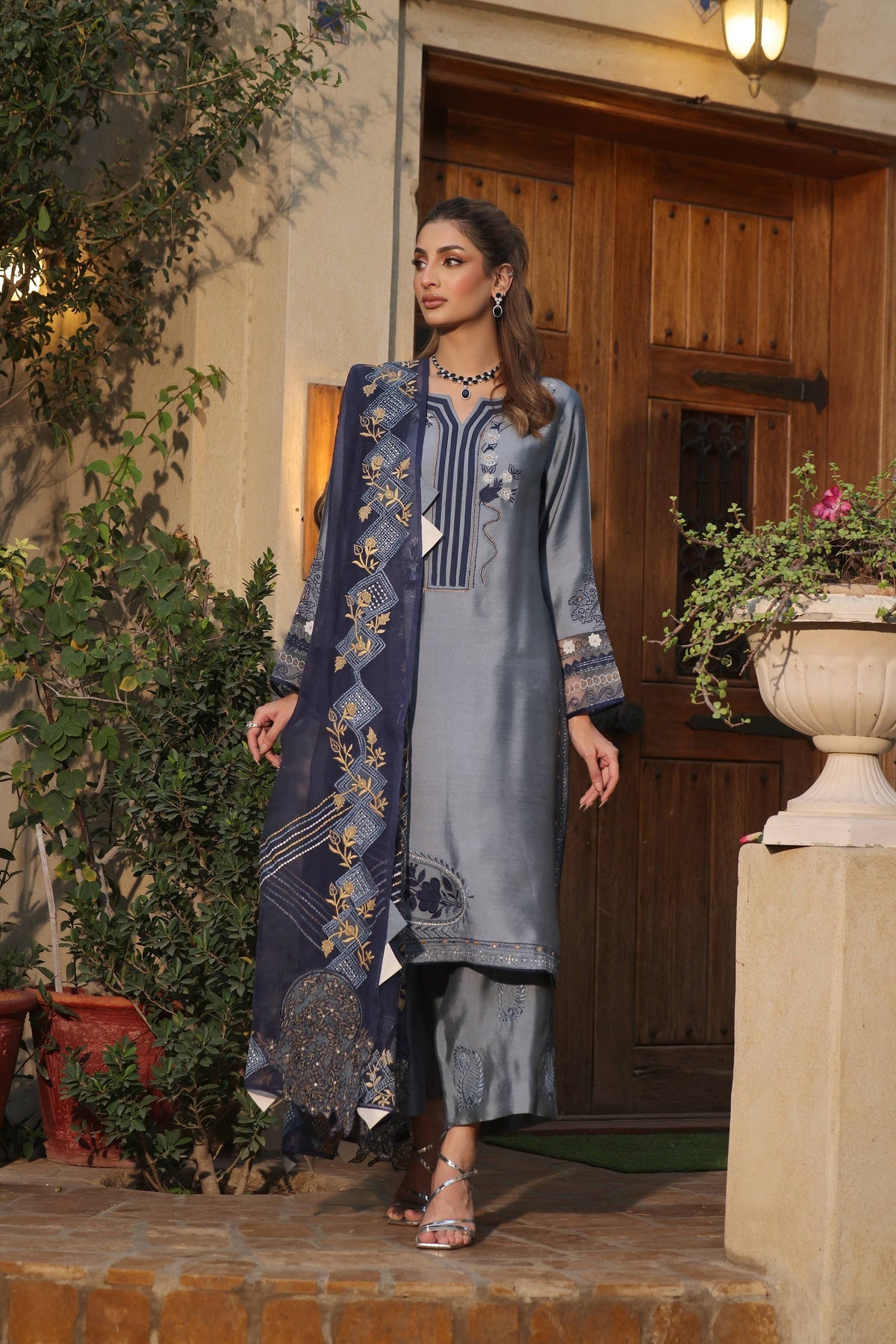 Mona Imran | Ezel Eid 25 | Tajdaar by Maria Faisal - Registered Vendor of : Mona Imran - type : - 100% original wedding dresses