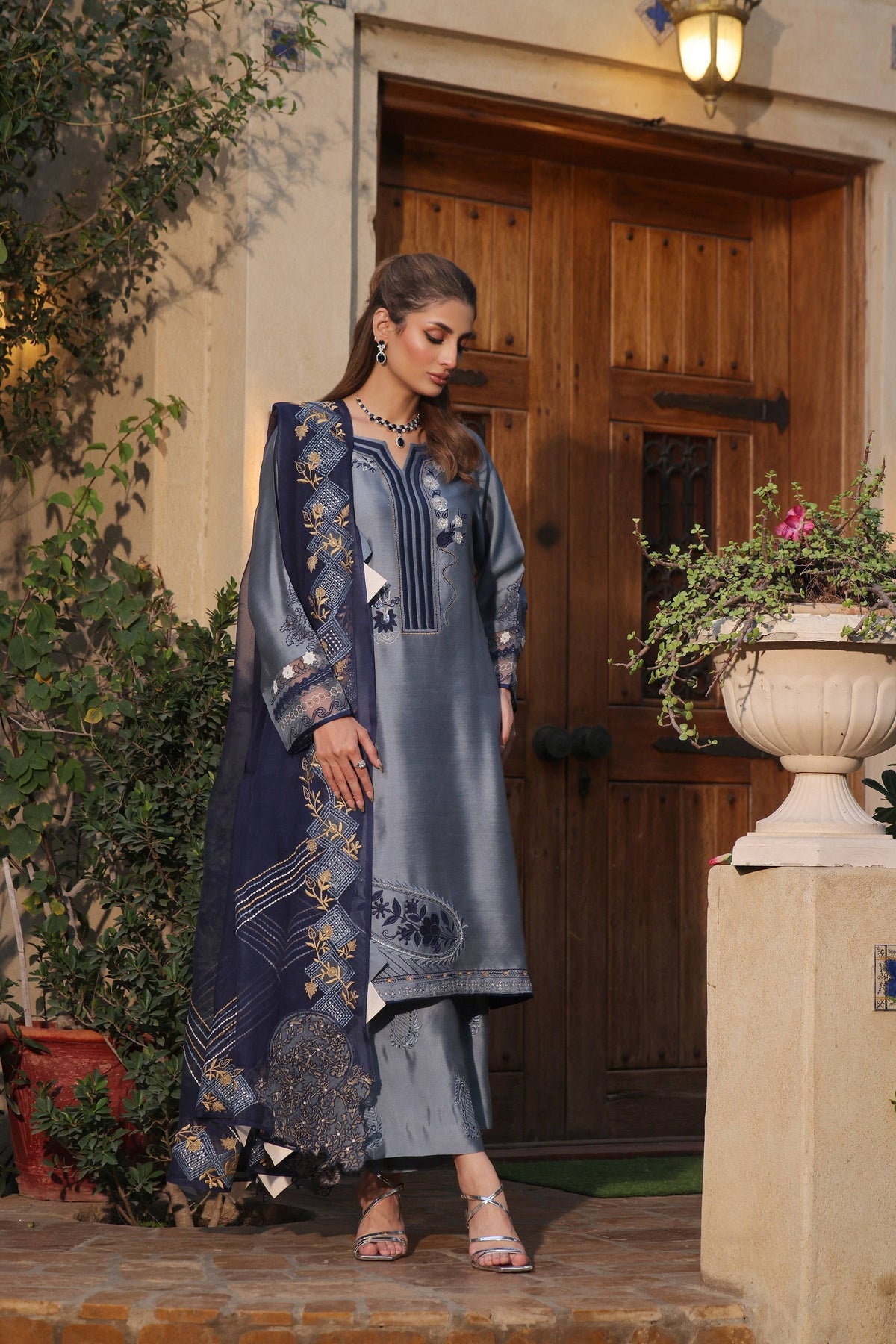 Mona Imran | Ezel Eid 25 | Tajdaar by Maria Faisal - Registered Vendor of : Mona Imran - type : - 100% original wedding dresses