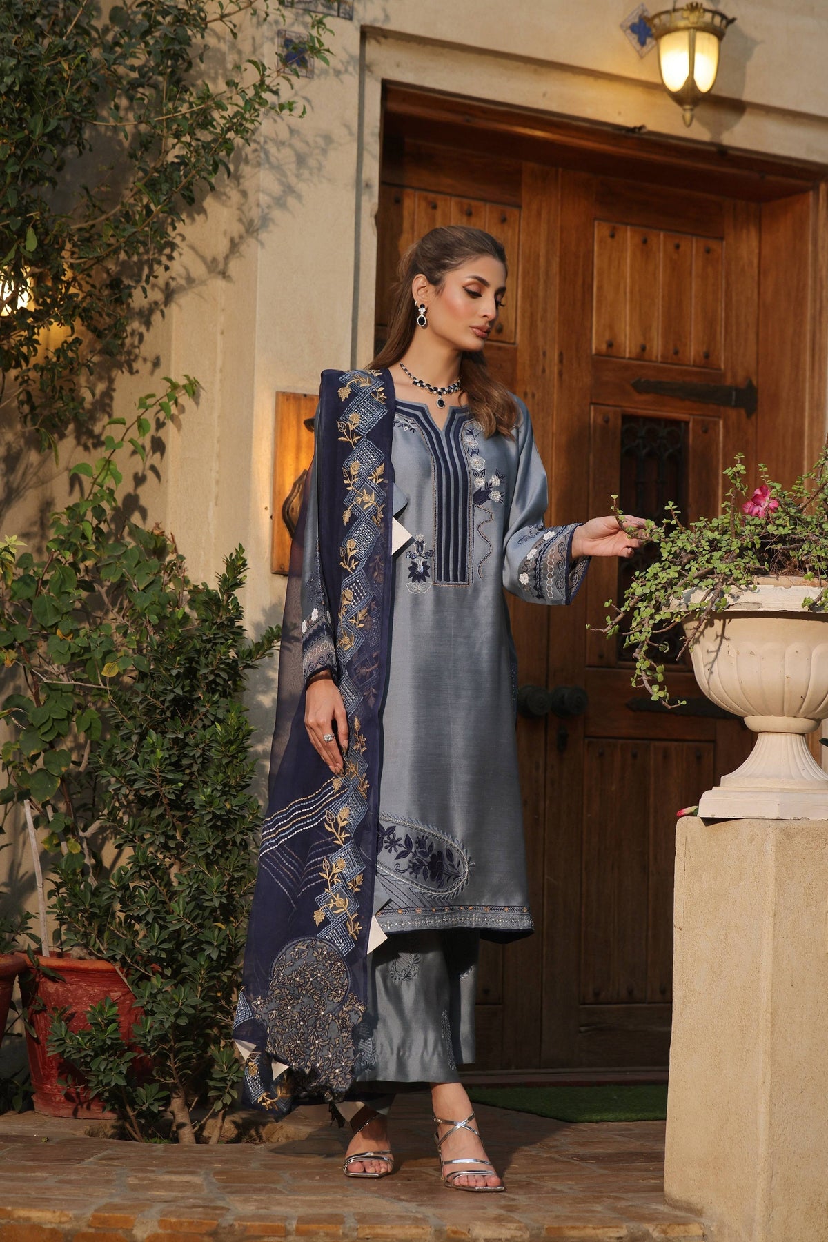 Mona Imran | Ezel Eid 25 | Tajdaar by Maria Faisal - Registered Vendor of : Mona Imran - type : - 100% original wedding dresses