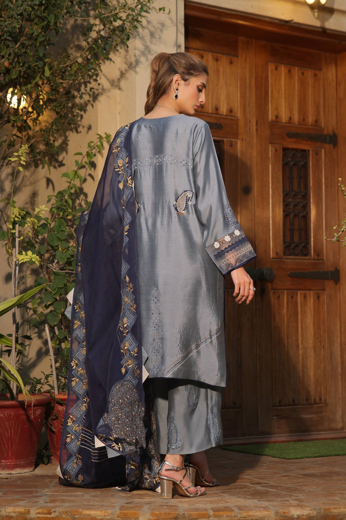 Mona Imran | Ezel Eid 25 | Tajdaar by Maria Faisal - Registered Vendor of : Mona Imran - type : - 100% original wedding dresses