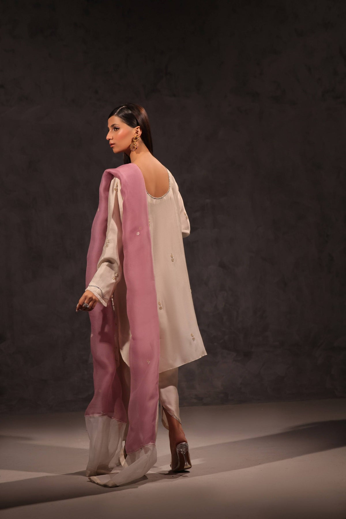 Mona Imran | Ezel Eid 25 |Nayaara by Maria Faisal - Registered Vendor of : Mona Imran - type : Ladies Clothes - 100% original wedding dresses
