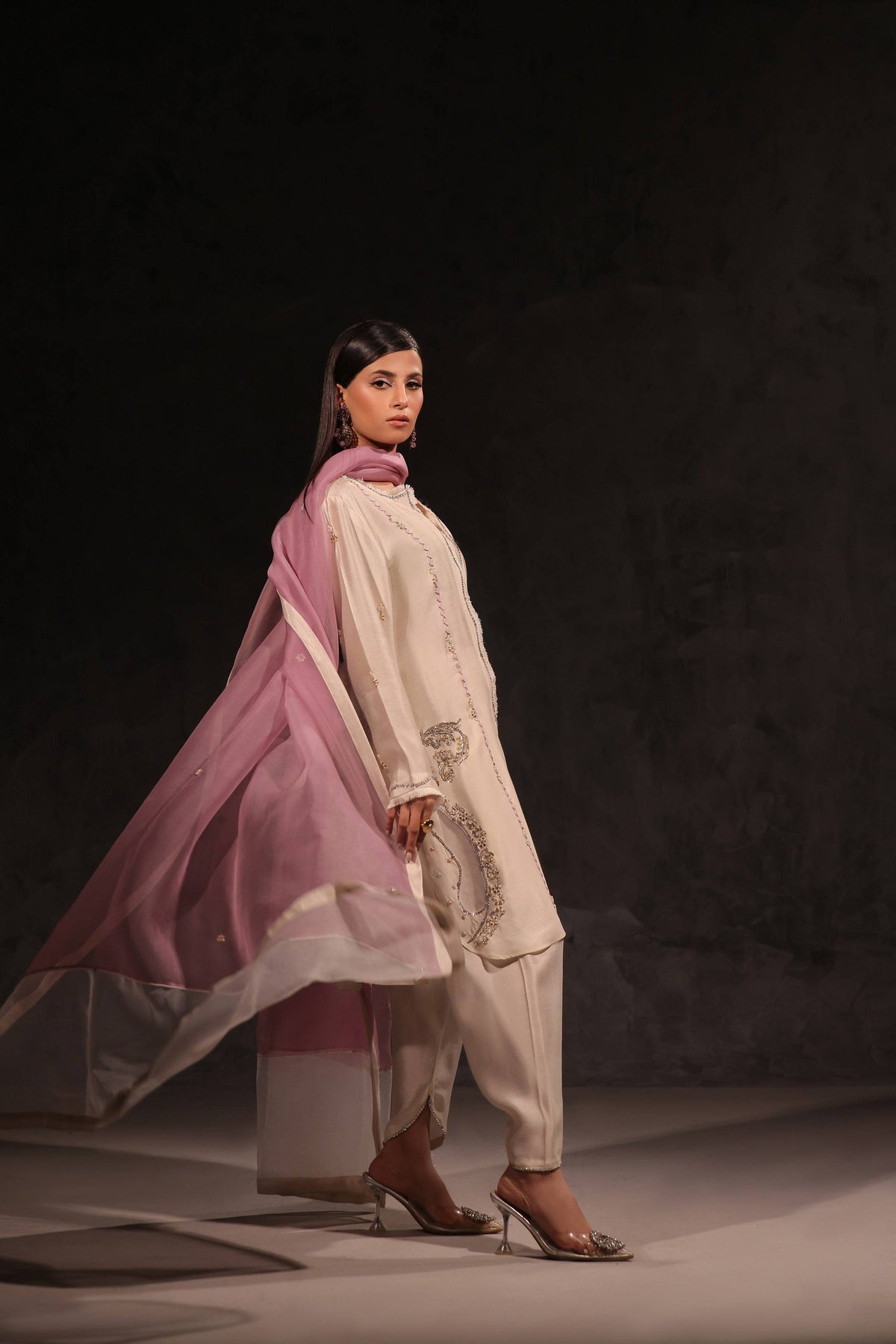 Mona Imran | Ezel Eid 25 |Nayaara by Maria Faisal - Registered Vendor of : Mona Imran - type : Ladies Clothes - 100% original wedding dresses
