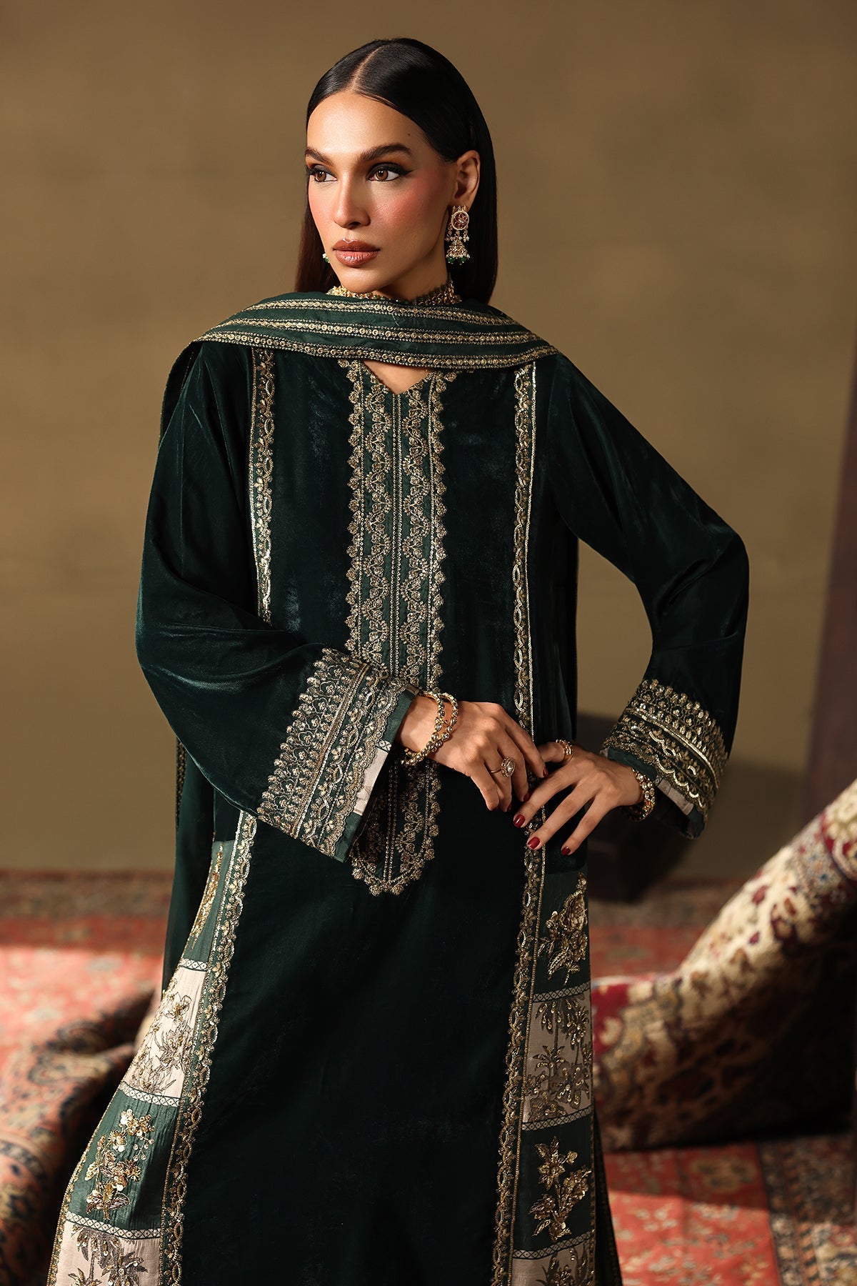 CVT5-05 – authentic Pakistani dress from the Signora Velvet 25 collection for women in the UK