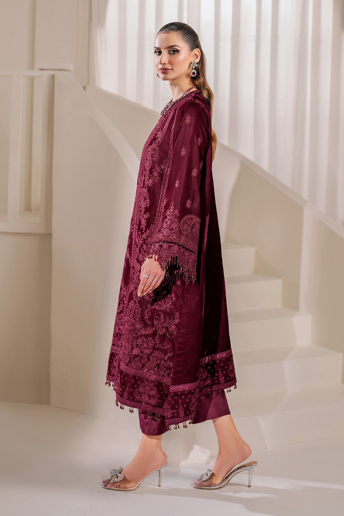 Baroque | Jahanara Luxury Velvet 23 | UF-758 - Designer Dress with Intricate embroidery and embellishments. Shop elegent wedding dress at Maria Faisal.
