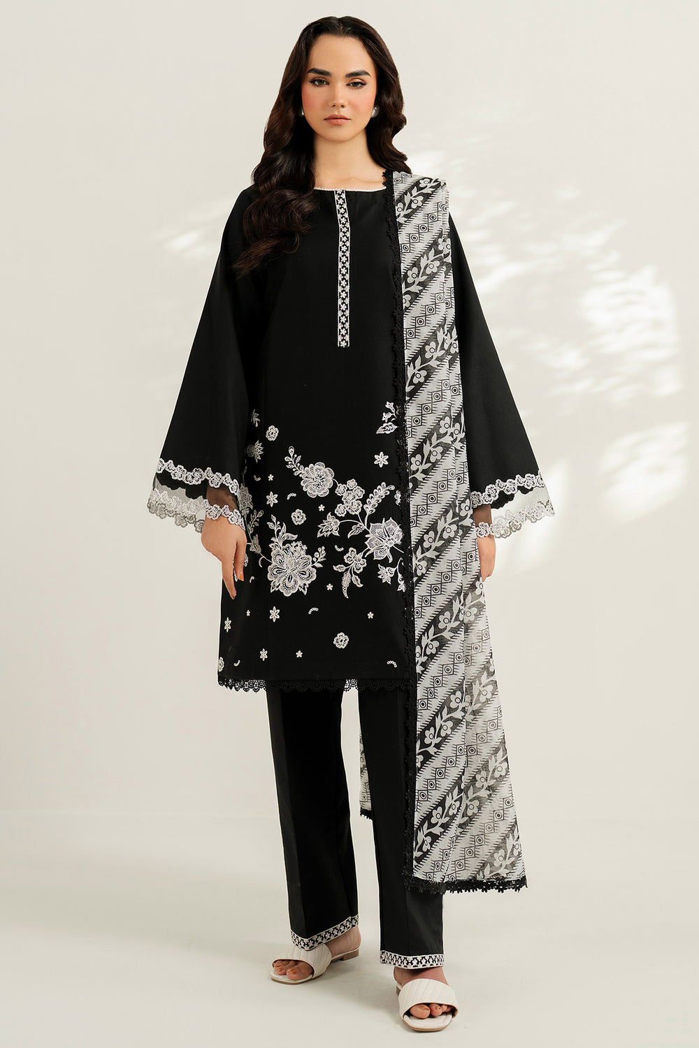Farasha | Thread Lines Embroidered | Skylit Rouge - Ladies Clothes - Maria Faisal