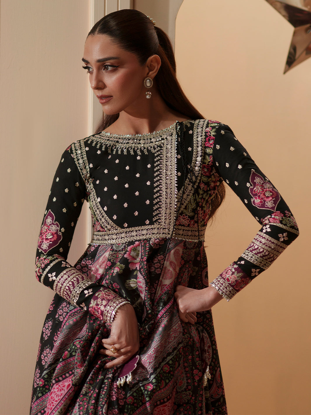 Bin Ilyas | Mashriq Luxury Lawn 26 | D-115-B - Luxury Dress - available at Maria Faisal in UK and USA.