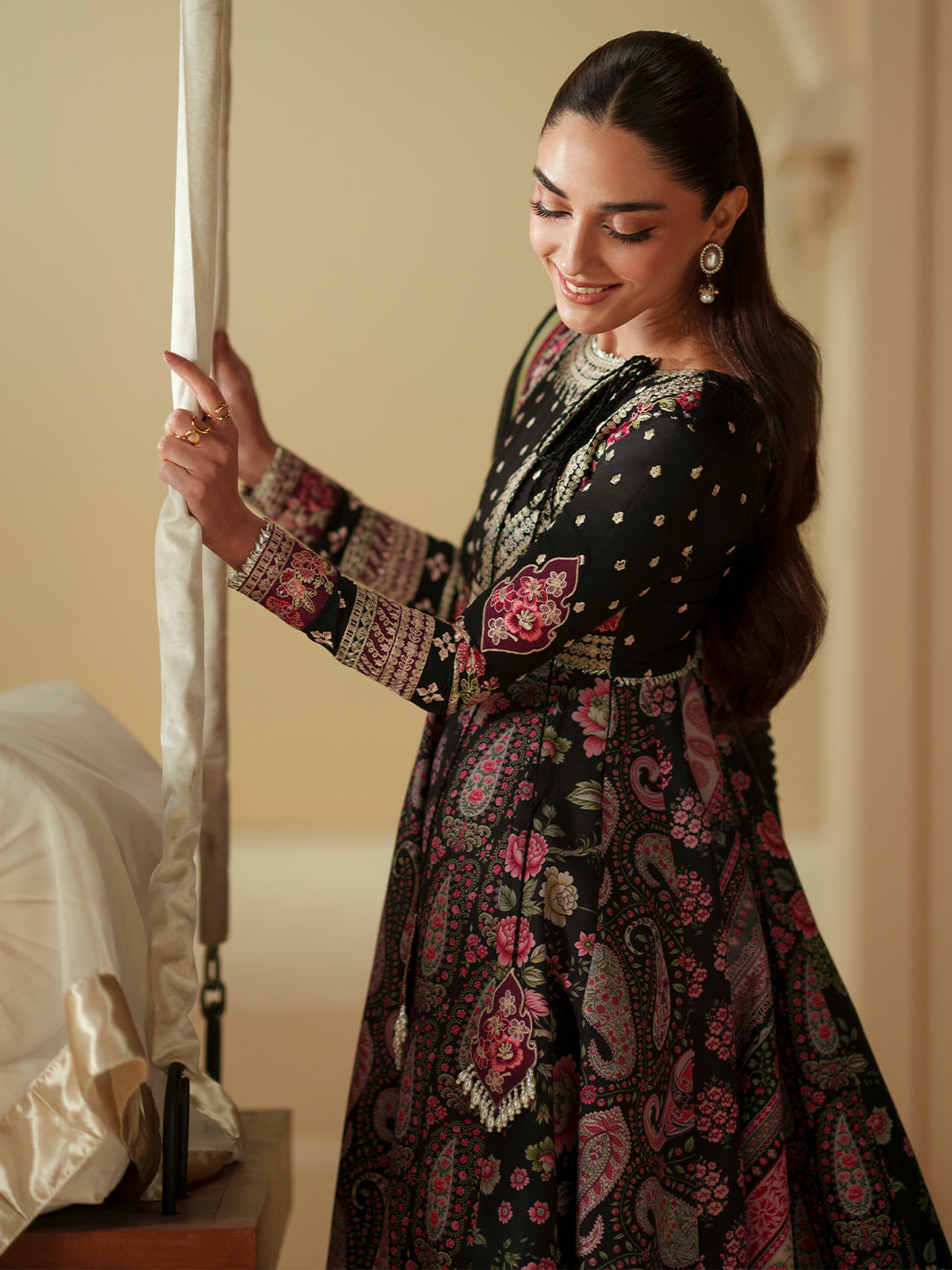 Bin Ilyas | Mashriq Luxury Lawn 26 | D-115-B - Luxury Dress - available at Maria Faisal in UK and USA.