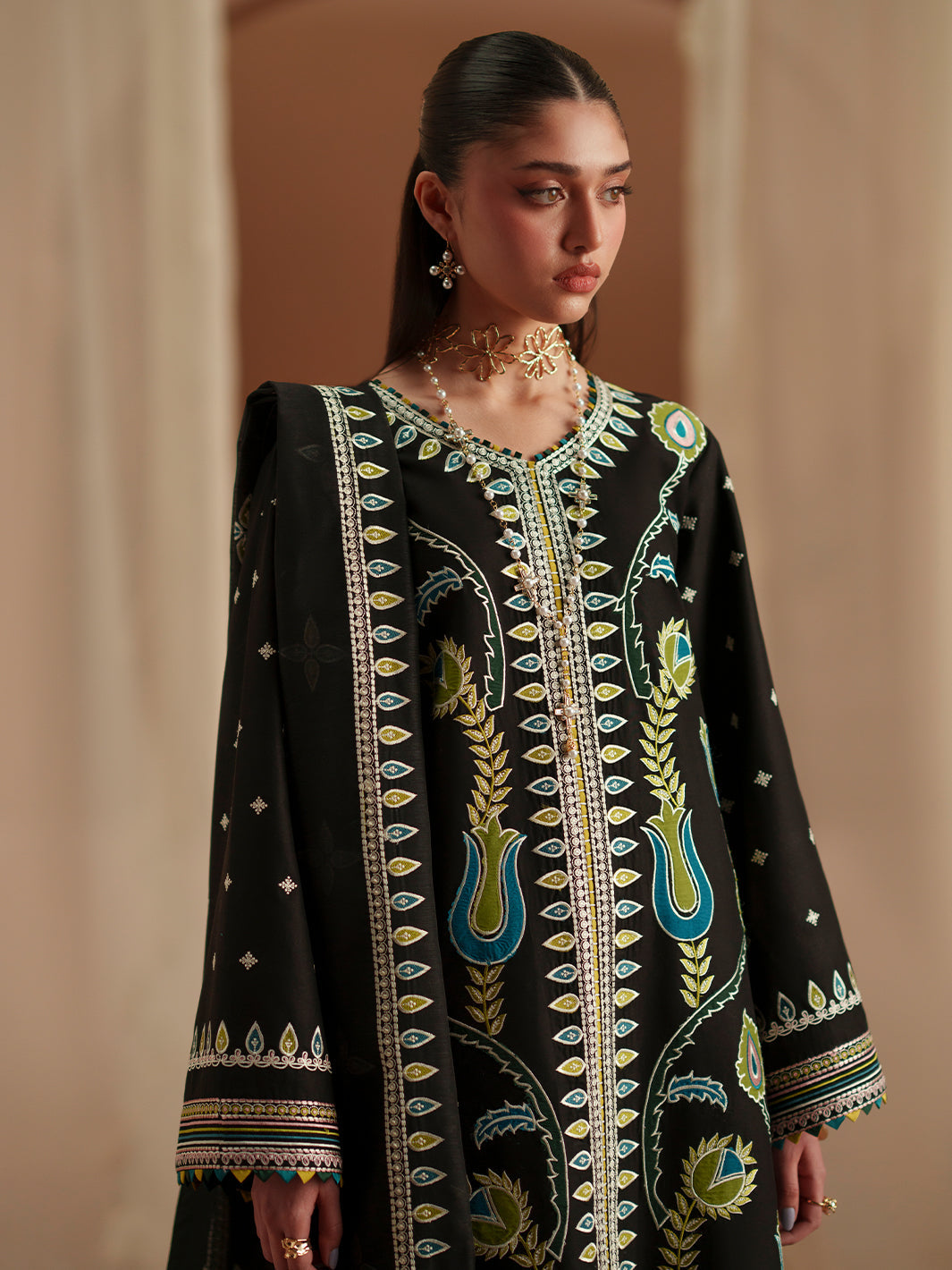 Bin Ilyas | Mashriq Luxury Lawn 26 | D-118-B - Luxury Dress - available at Maria Faisal in UK and USA.