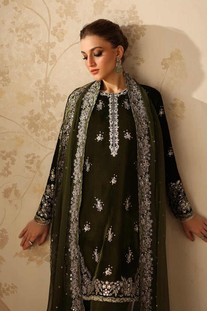 UF-4311 – authentic Pakistani dress from the Velvet 25 collection for women in the UK
