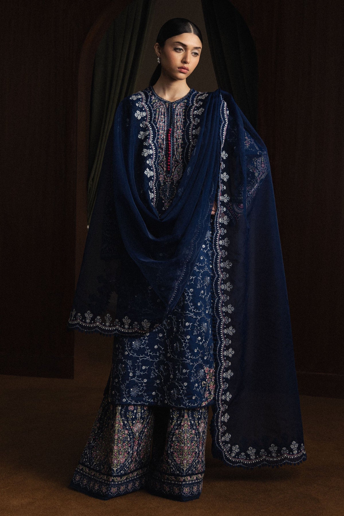  Model Wearing Zinc Pima Lawn Long Shirt - Zara Shahjahan | Satori 2026 | Suiyo-D9 - Ladies Clothes - Maria Faisal