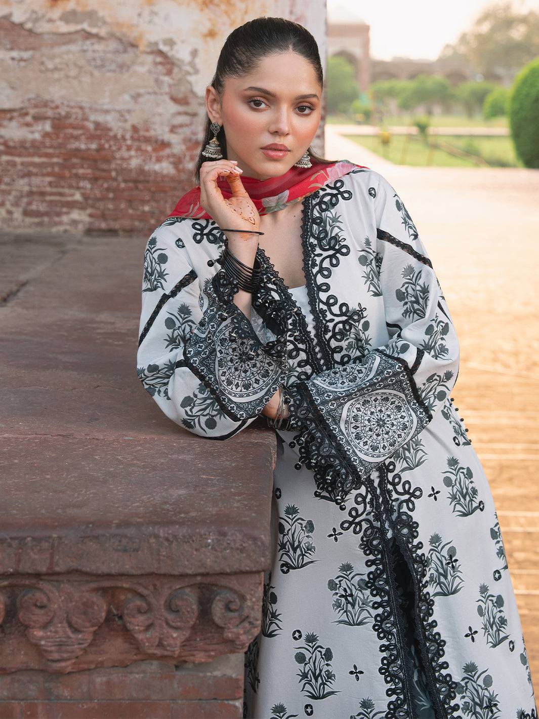 Bin Ilyas | Naqsh Naaz Luxury Lawn 25 | 2082 - A by Maria Faisal - Registered Vendor of : Bin Ilyas - type : Ladies Clothes - 100% original wedding dresses