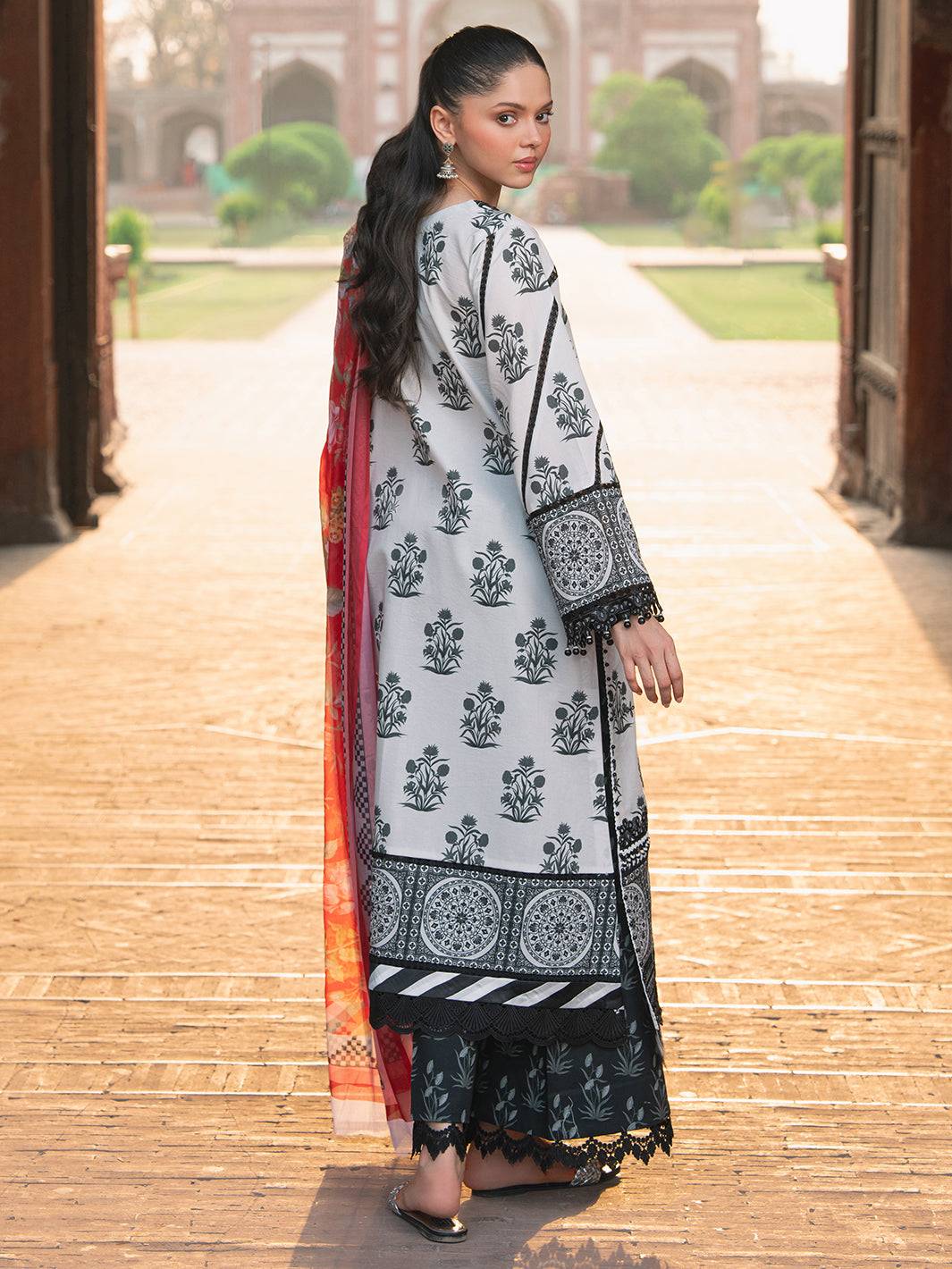 Bin Ilyas | Naqsh Naaz Luxury Lawn 25 | 2082 - A by Maria Faisal - Registered Vendor of : Bin Ilyas - type : Ladies Clothes - 100% original wedding dresses