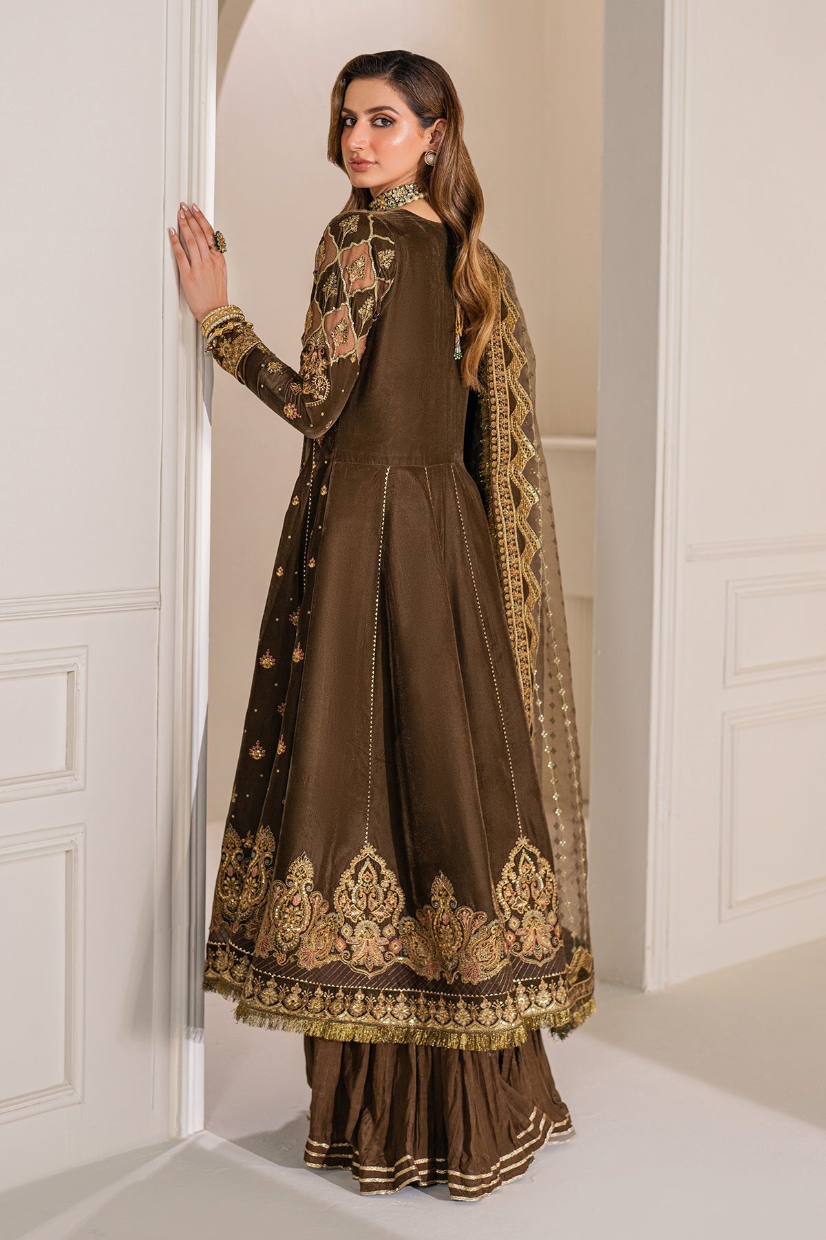 Baroque | Jahanara Luxury Velvet 23 | UF-749 - Designer Dress with Intricate embroidery and embellishments. Shop elegent wedding dress at Maria Faisal.