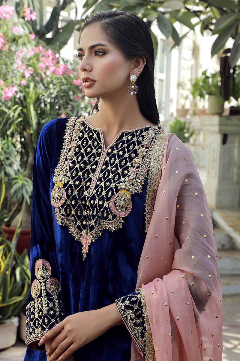 Sana Abbas | Velvet Formals | LOLITE - Ladies Clothes - Maria Faisal