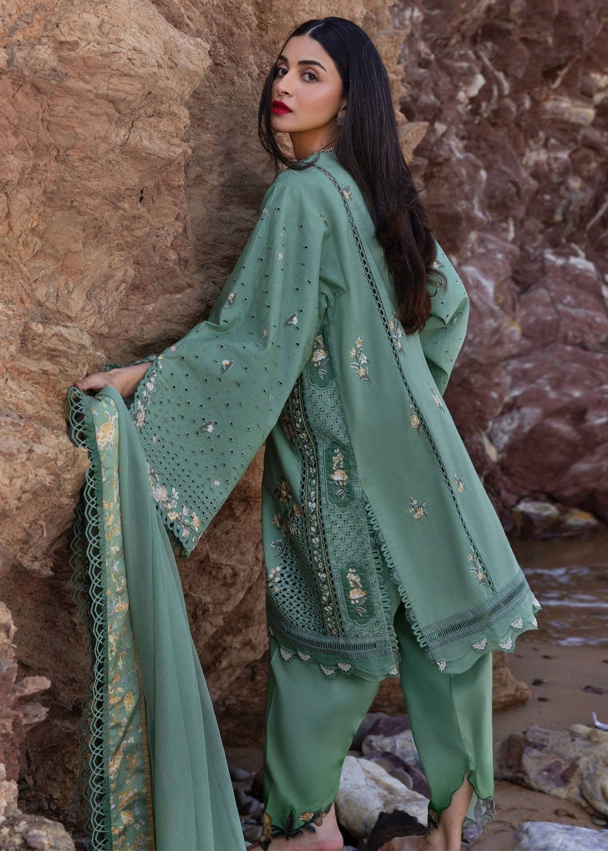 Crimson | Floe by Crimson | Parsi Threads - D5 A by Maria Faisal - Registered Vendor of : Crimson - type : Ladies Clothes - 100% original wedding dresses