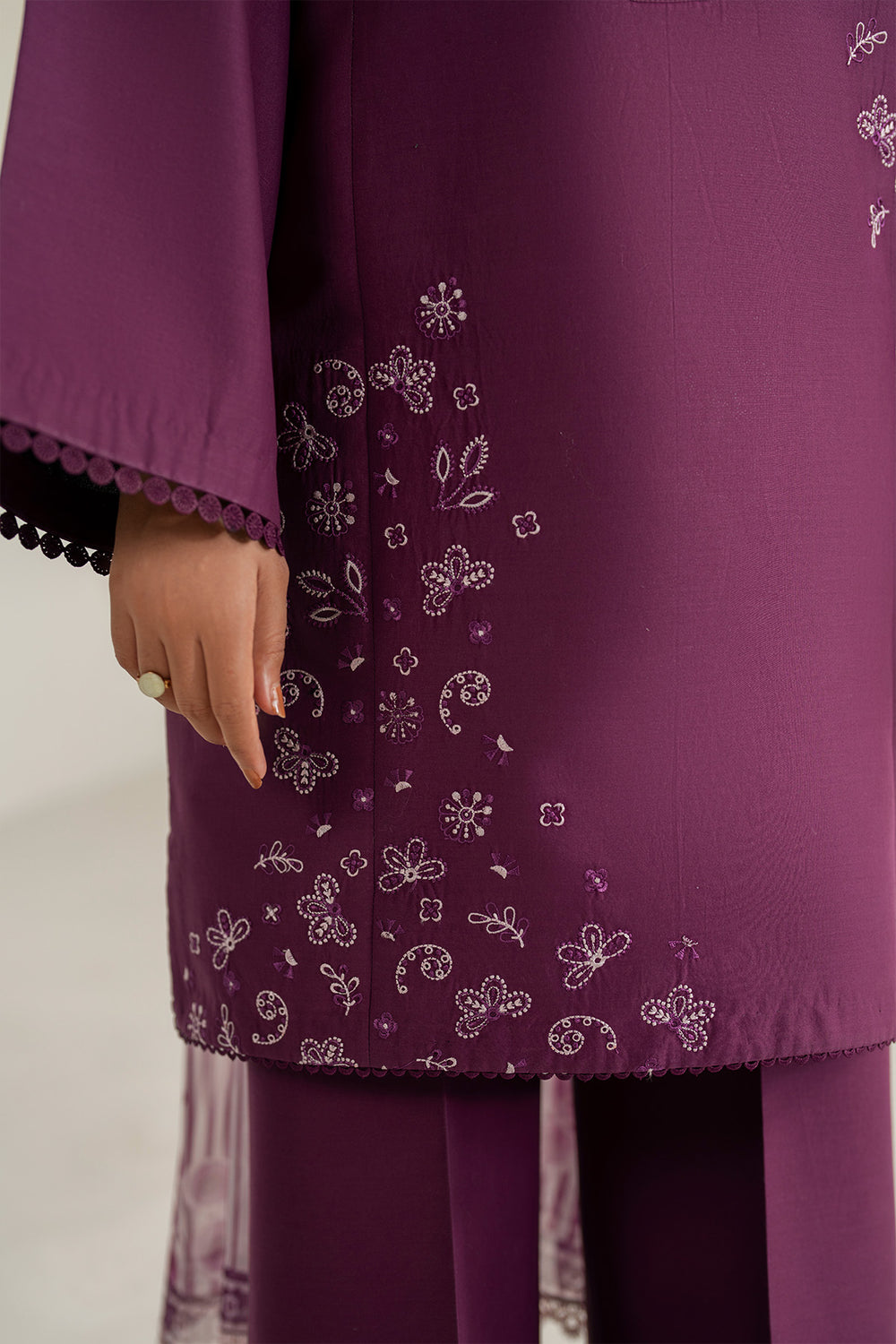 Farasha | Thread Lines Embroidered | Mauve Eclips
