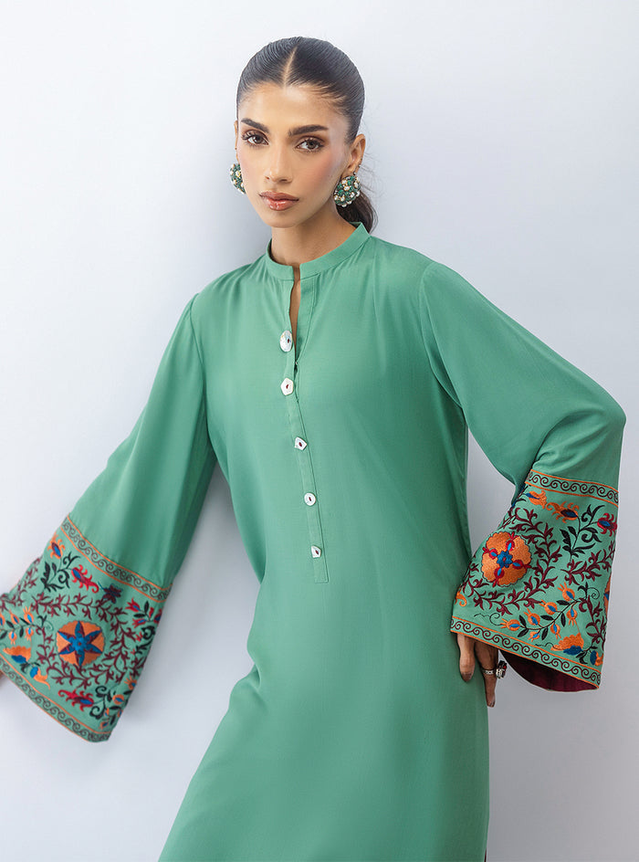 Zainab Chottani | Aara Moonsoon Edit | Mint Escape