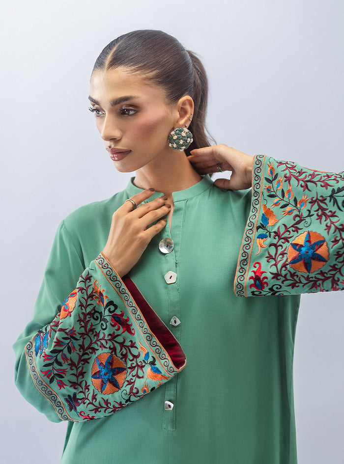 Zainab Chottani | Aara Moonsoon Edit | Mint Escape
