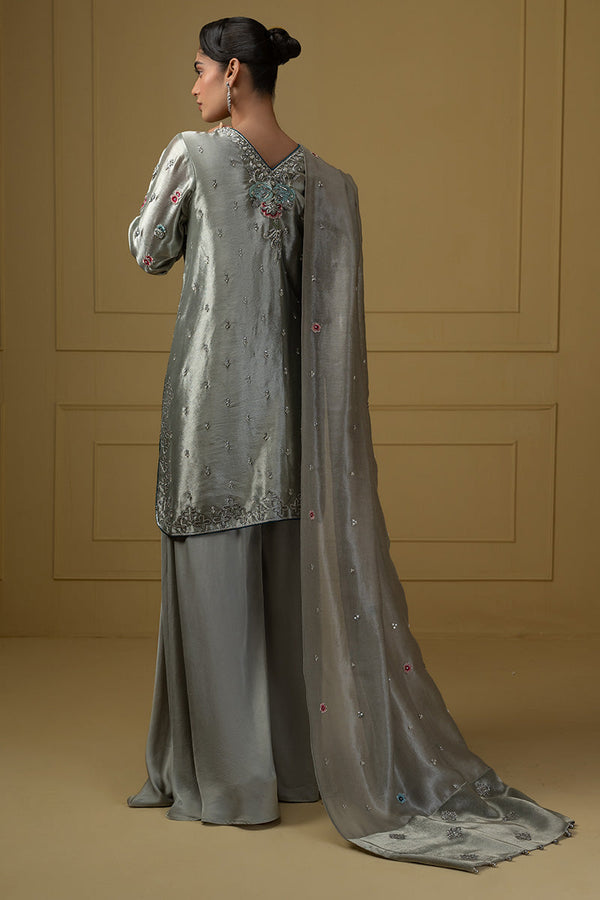 Sana Abbas | Suvi Wedding Formals | MIREA