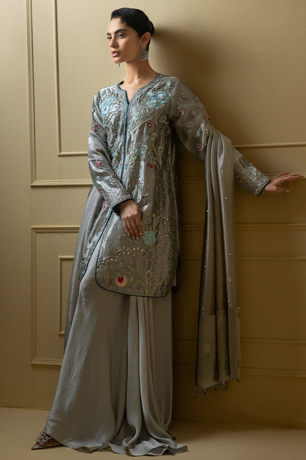 Sana Abbas | Suvi Wedding Formals | MIREA