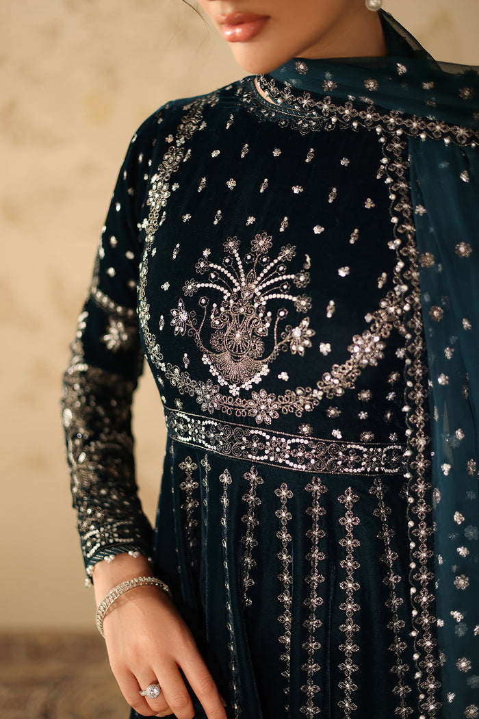 UF-4318 – authentic Pakistani dress from the Velvet 25 collection for women in the UK