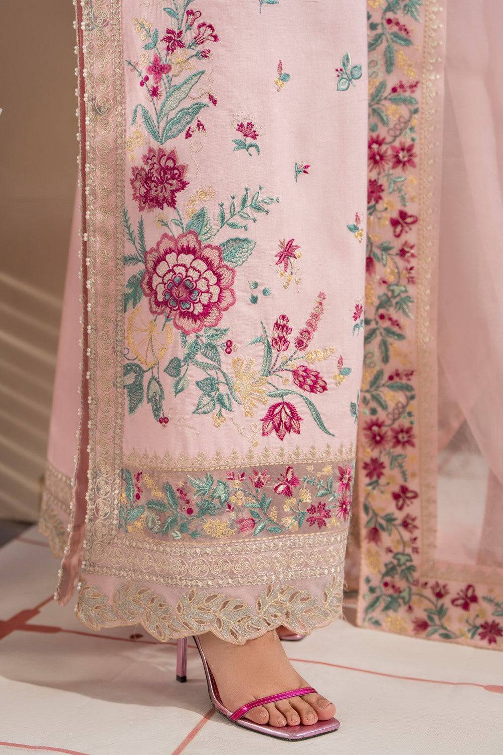 Maryum N Maria | Luxury Lawn 25 | ARNINA - MS50112 by Maria Faisal - Registered Vendor of : Maryum N Maria - type : Ladies Clothes - 100% original wedding dresses