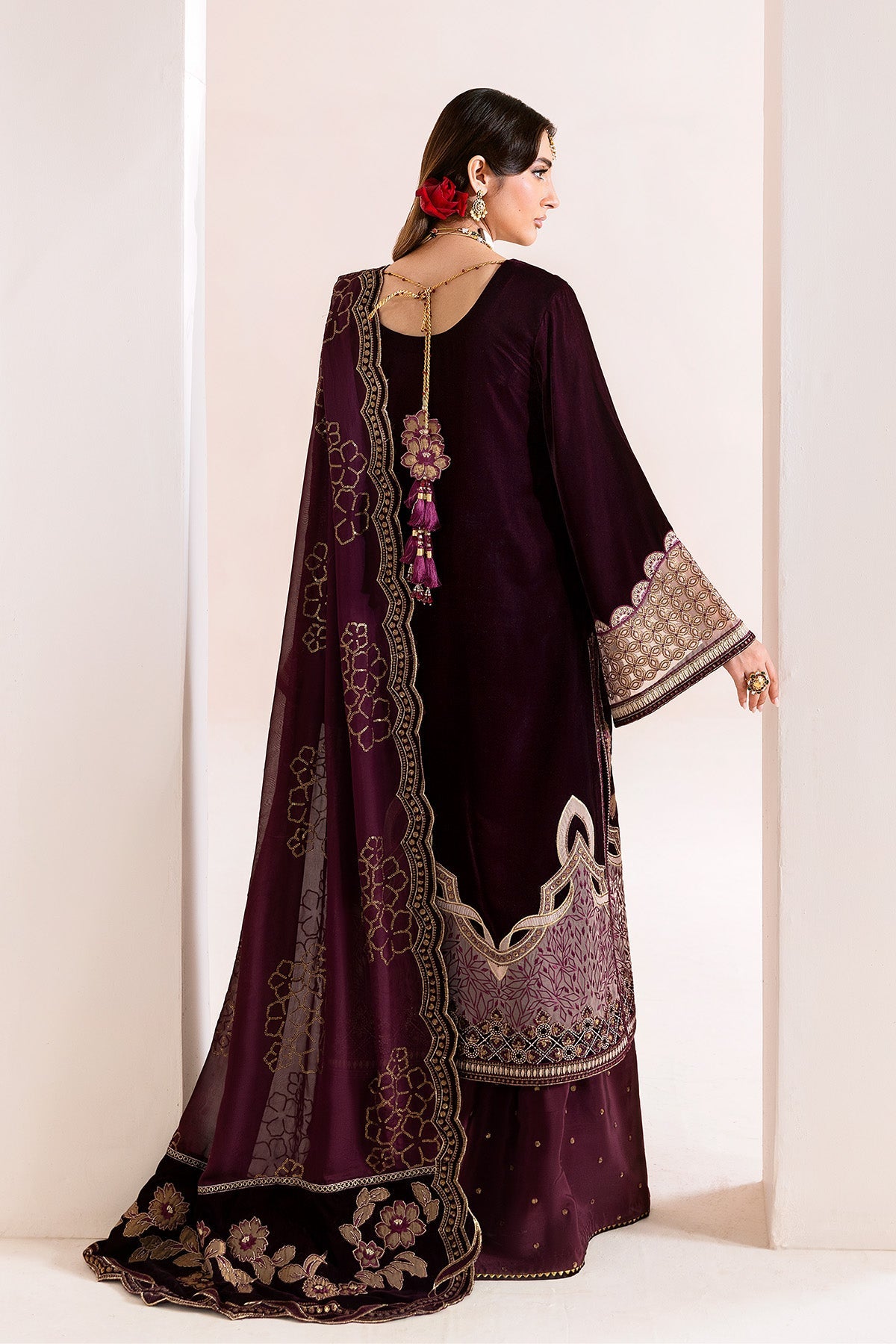 Mehree – authentic Pakistani dress from the Makhmal Luxury Velvet Edit collection for women in the UK