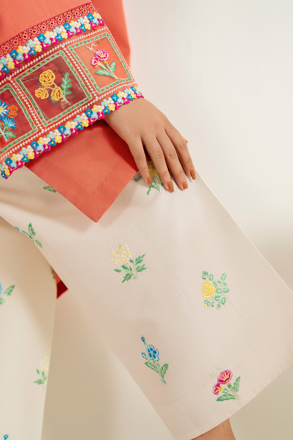 Farasha | Thread Lines Embroidered | Suncharm Glow