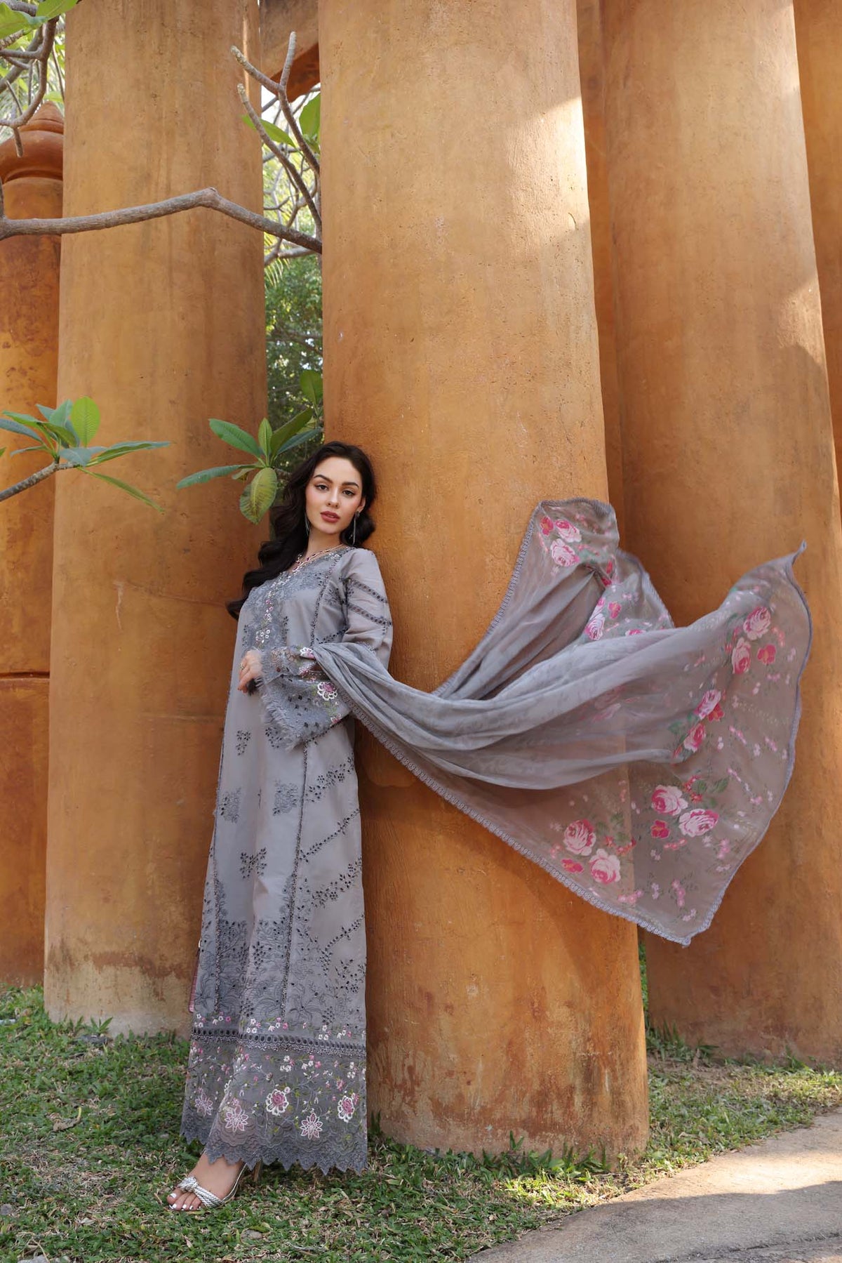 Noor by Saadia Asad | Eid Luxury Laserkari 25 | D2-B by Maria Faisal - Registered Vendor of : Noor by Saadia Asad - type : Ladies Clothes - 100% original wedding dresses