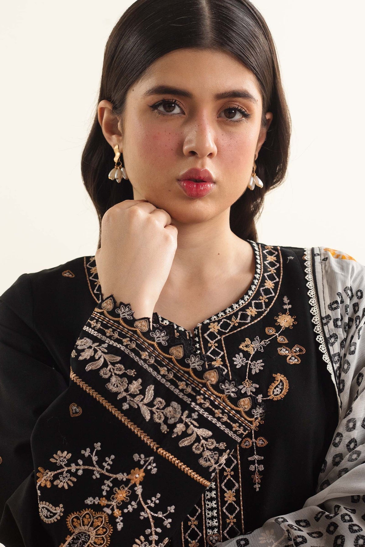 Zara Shahjahan | Coco Lawn Vol 2 | ARELA-7B - Designer Dress with Intricate embroidery and embellishments. Shop elegent wedding dress at Maria Faisal.